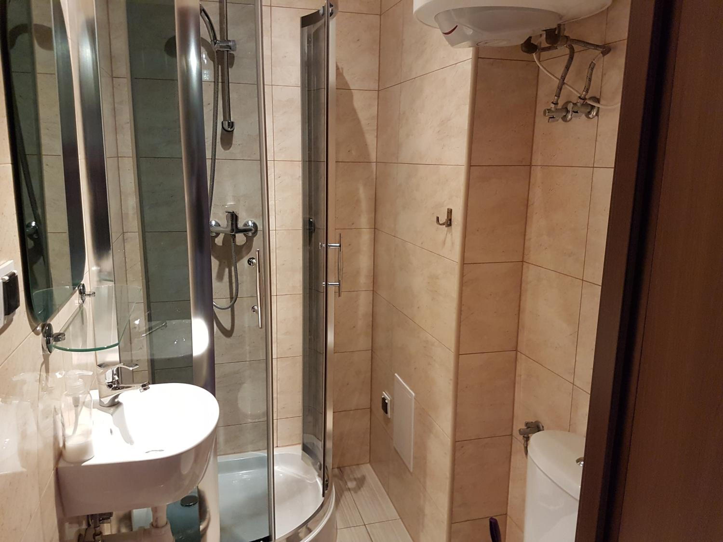 Double or Twin Room with Private External Bathroom - Photo 2