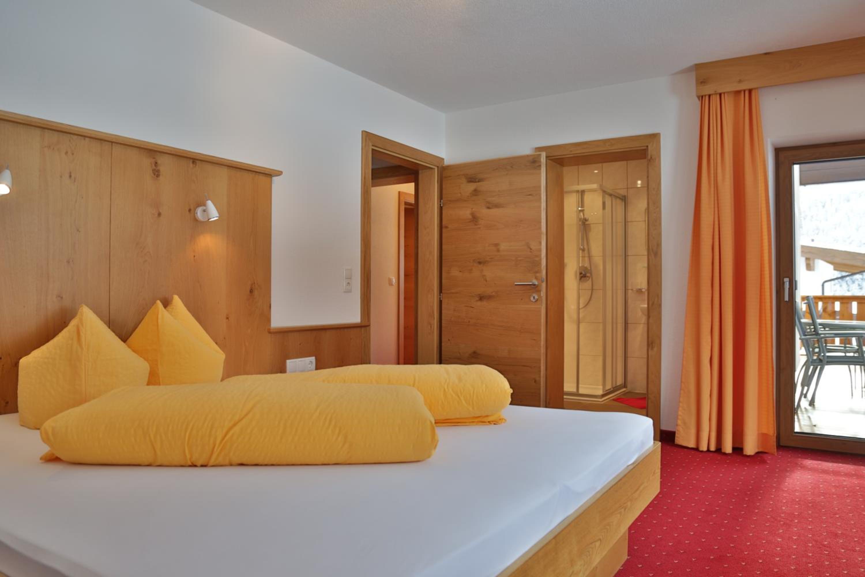Two-Bedroom Apartment with Balcony photo 2