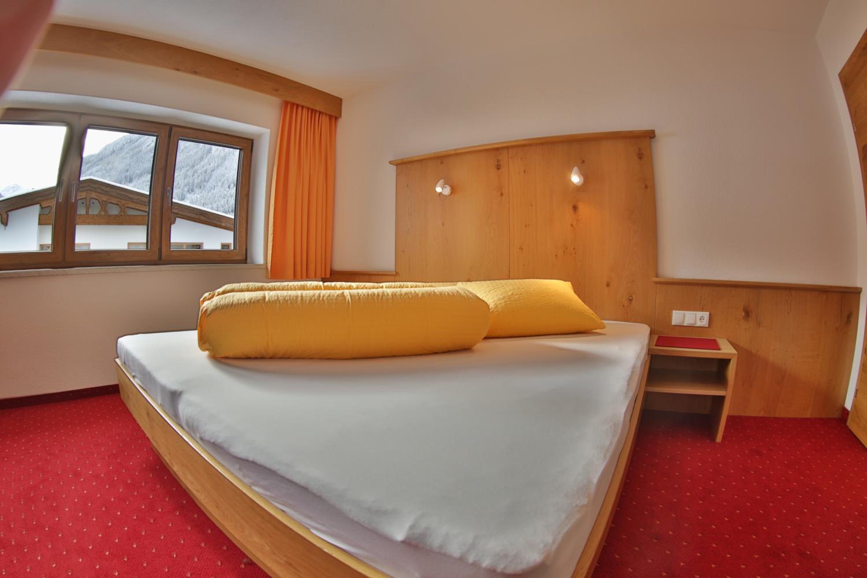 Two-Bedroom Apartment with Balcony photo 3