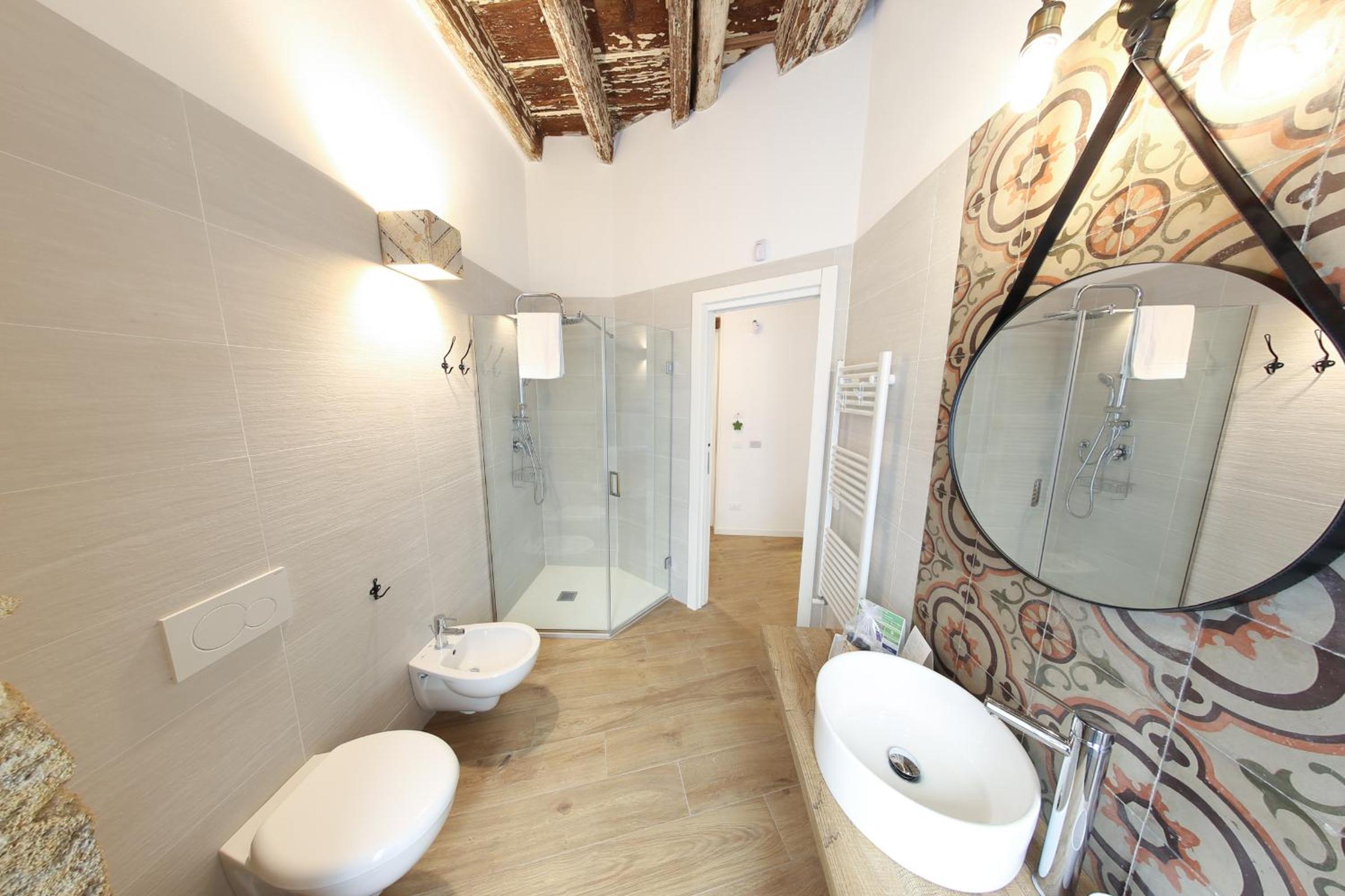 Deluxe Double Room with Balcony - Photo 14