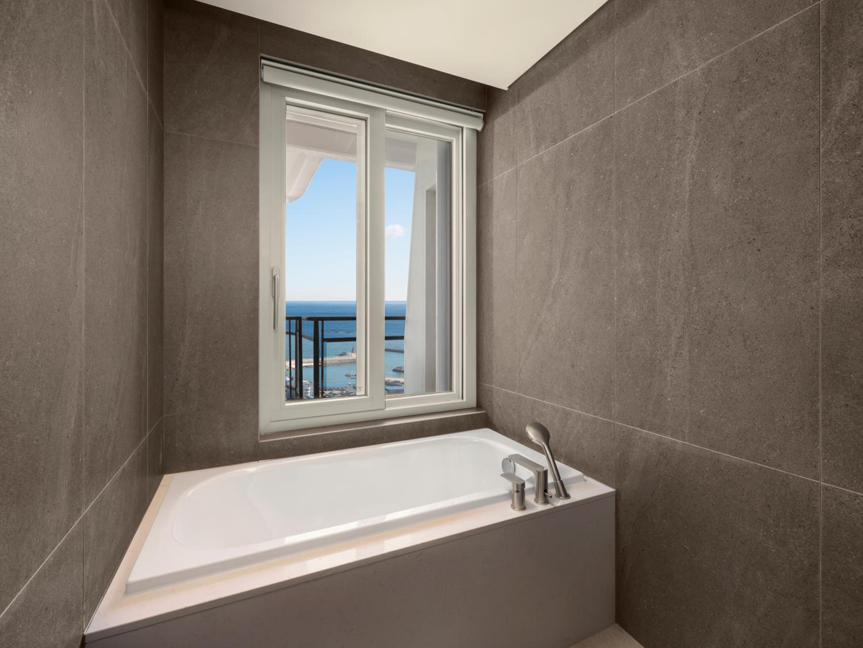 Superior Twin Room with Ocean View - Executive Floor