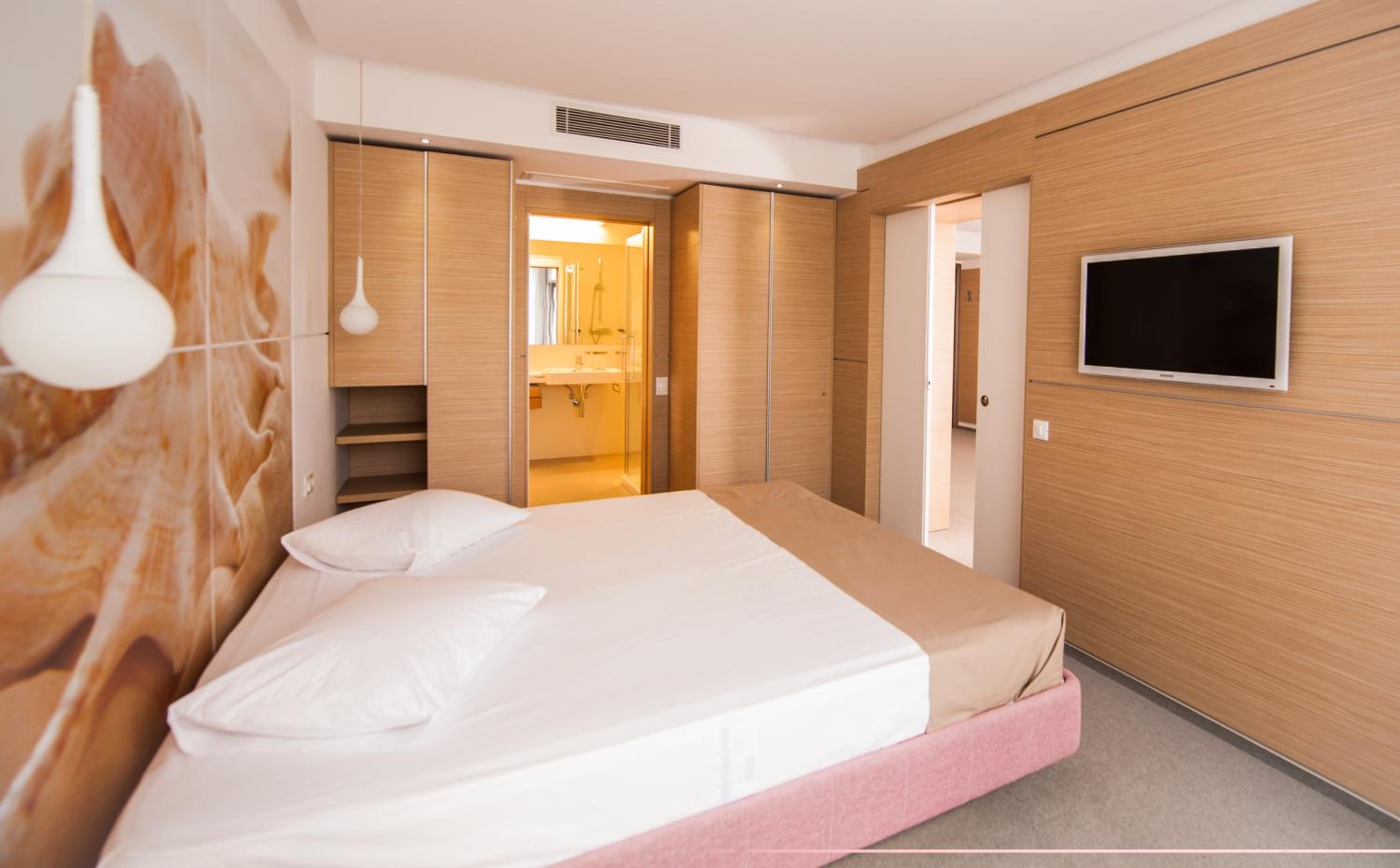 One-Bedroom Suite photo 1