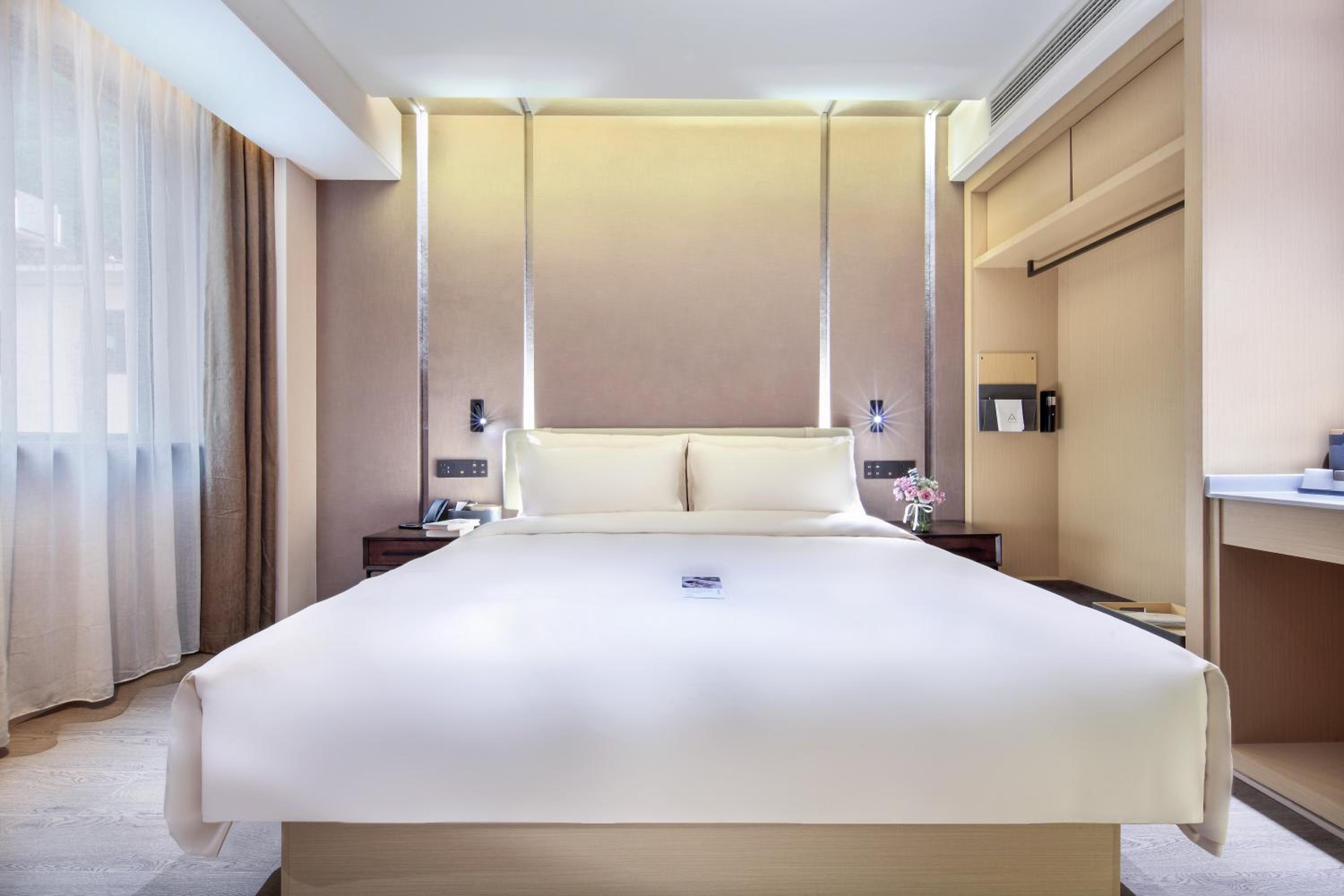 Elegant Double Room photo 3
