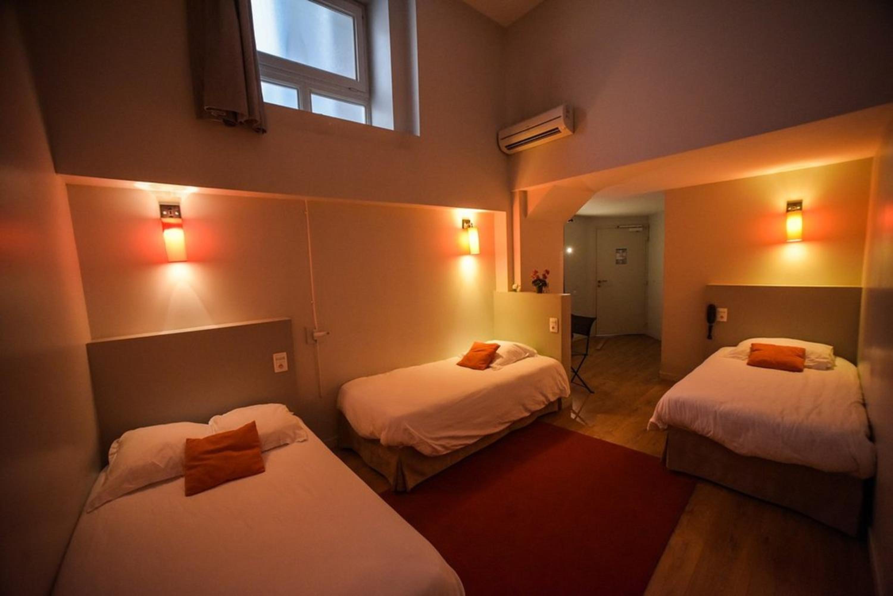 Troglodyte Triple Room