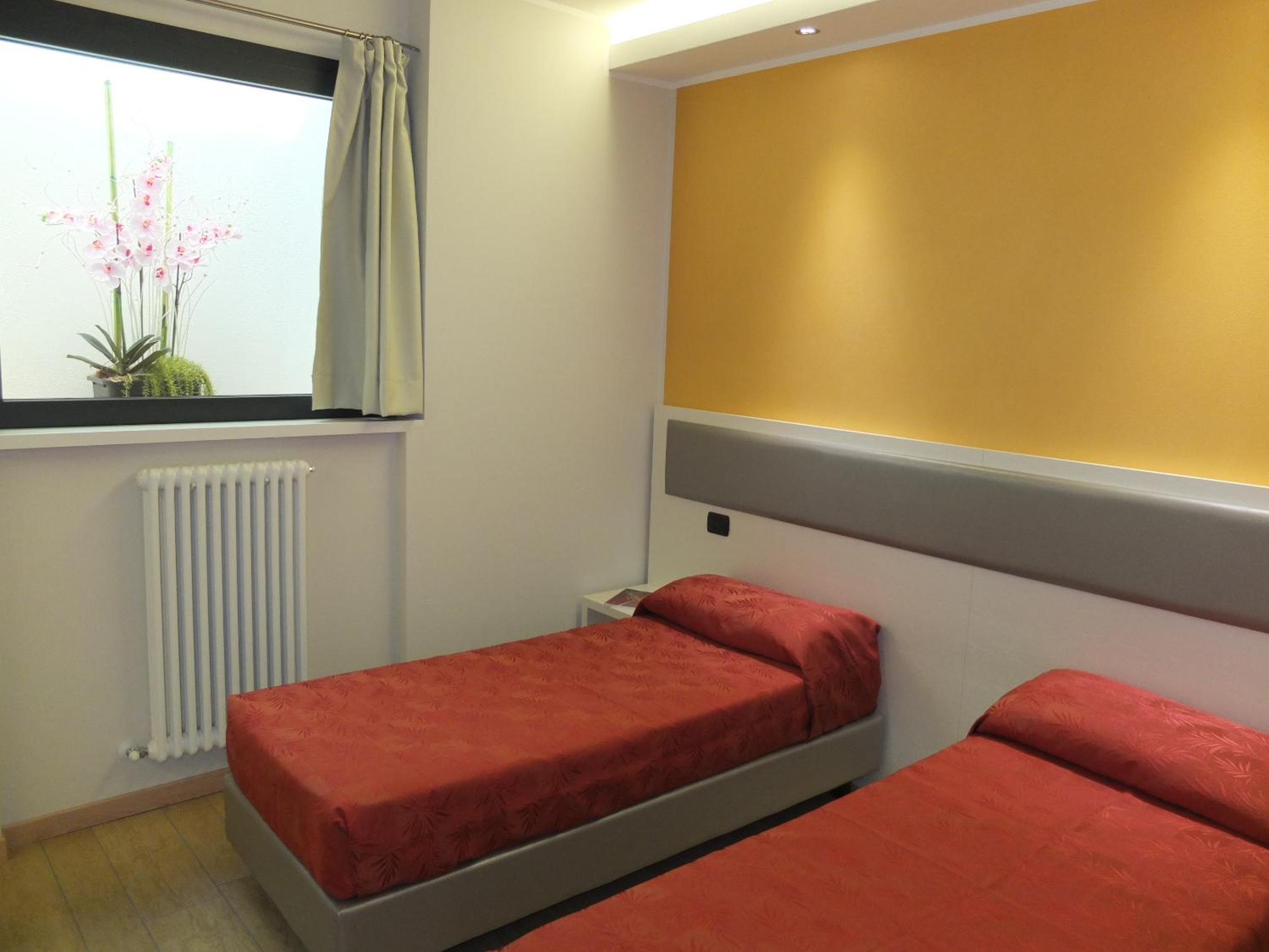 Deluxe Two-Bedroom Apartment with Lake View photo 3