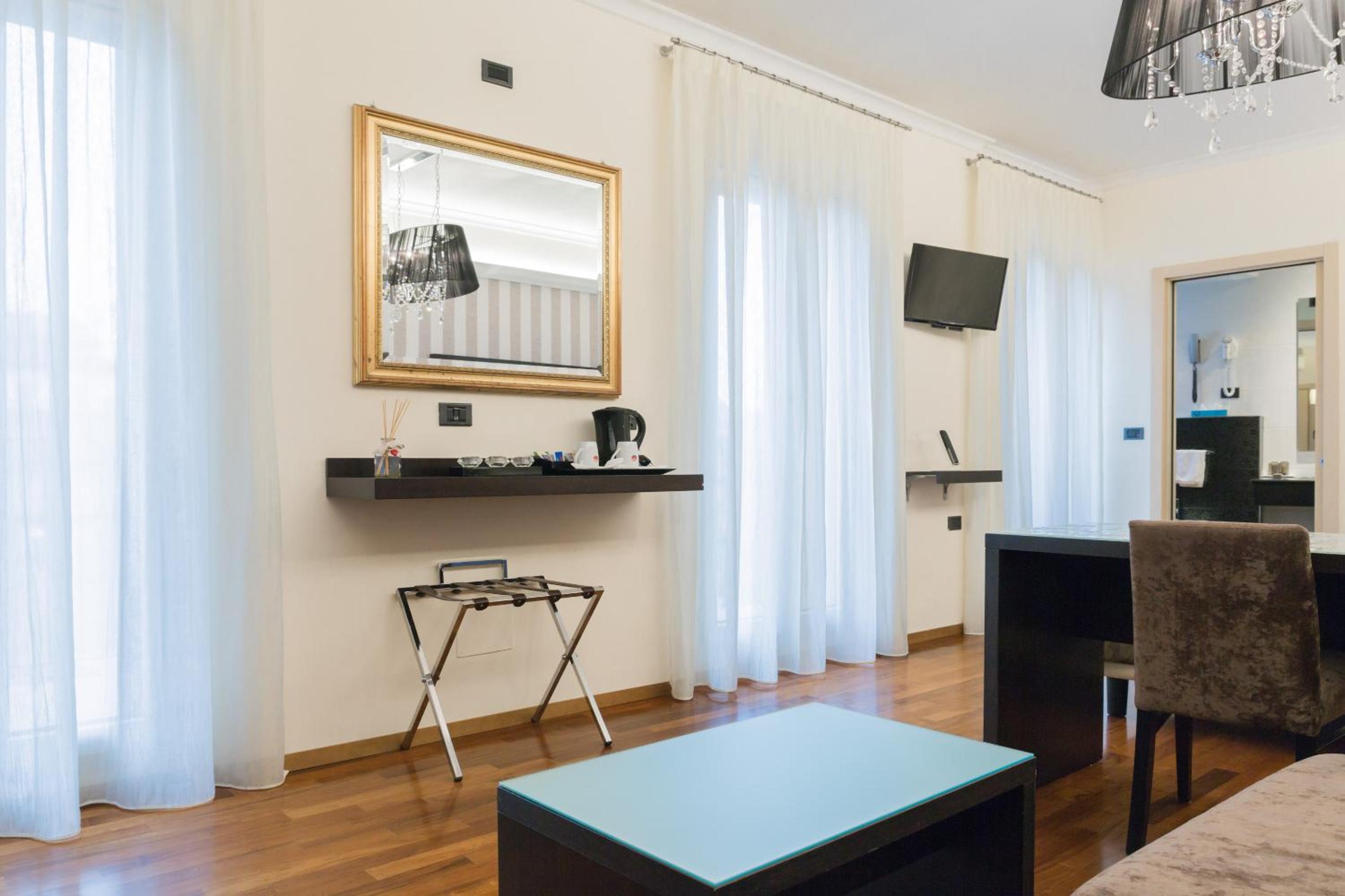 Junior Suite with Terrace - Photo 7