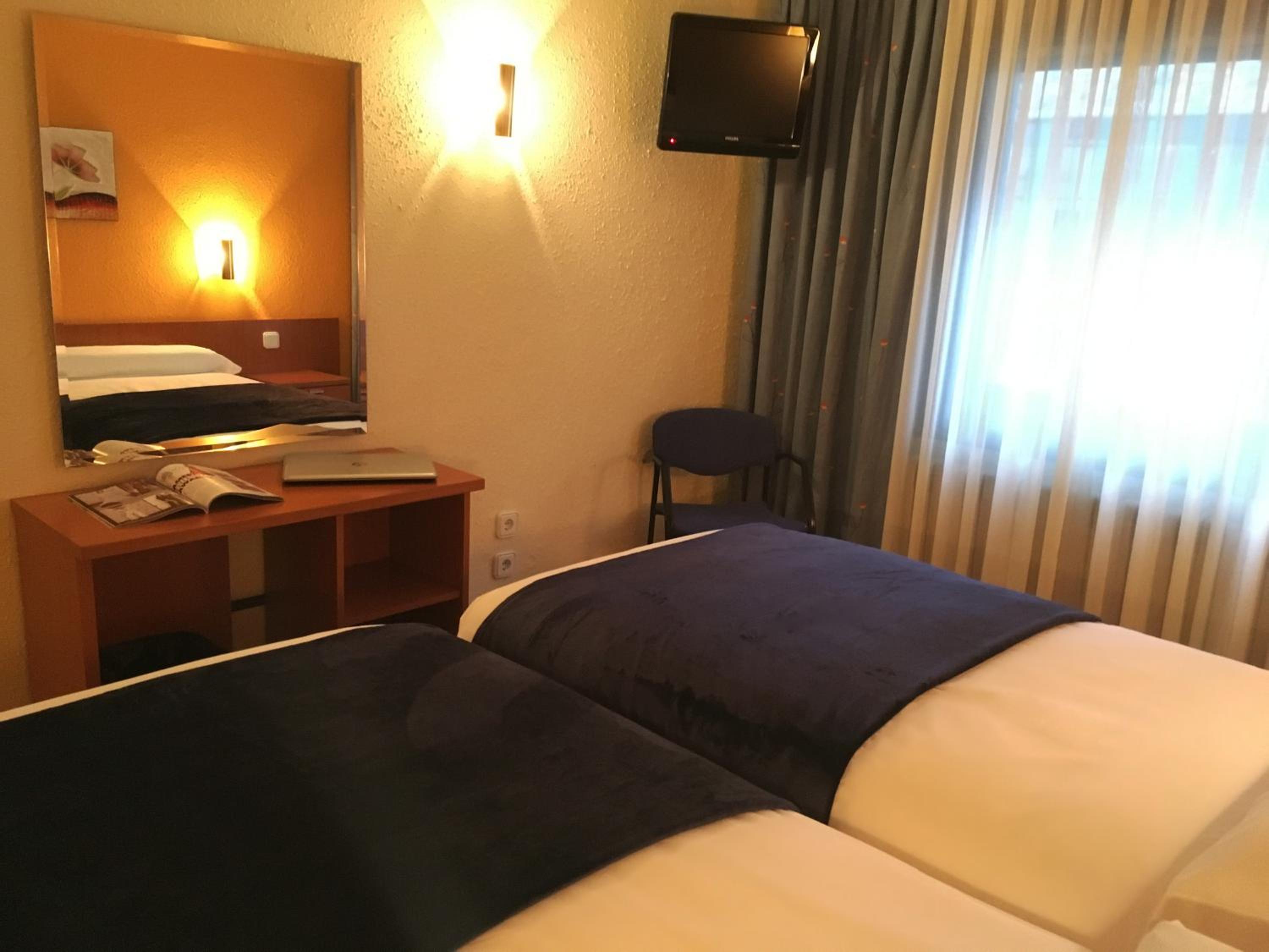 Double or Twin Room photo 3