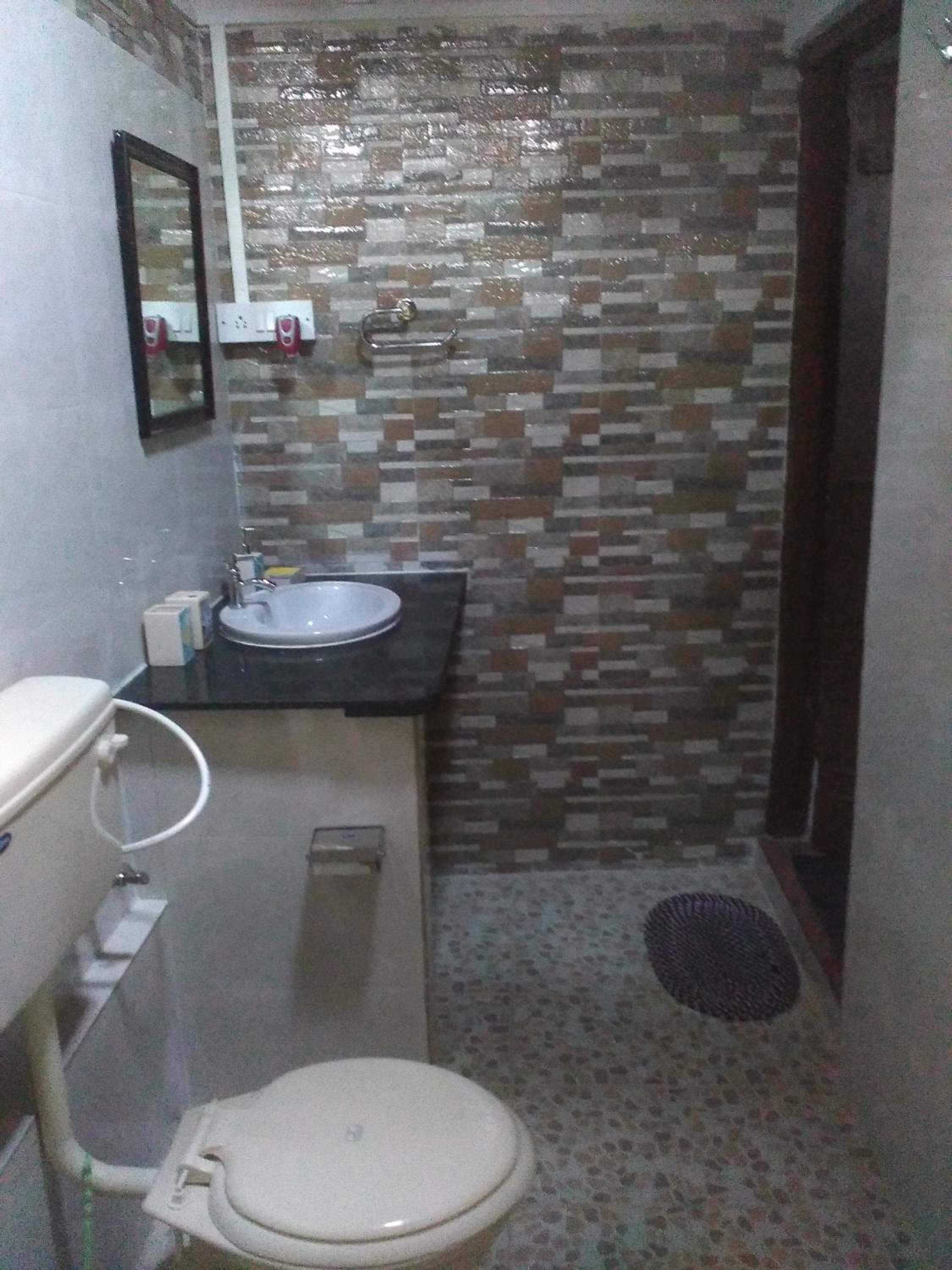 Deluxe Double Room with Shower (Non AC) - Photo 15