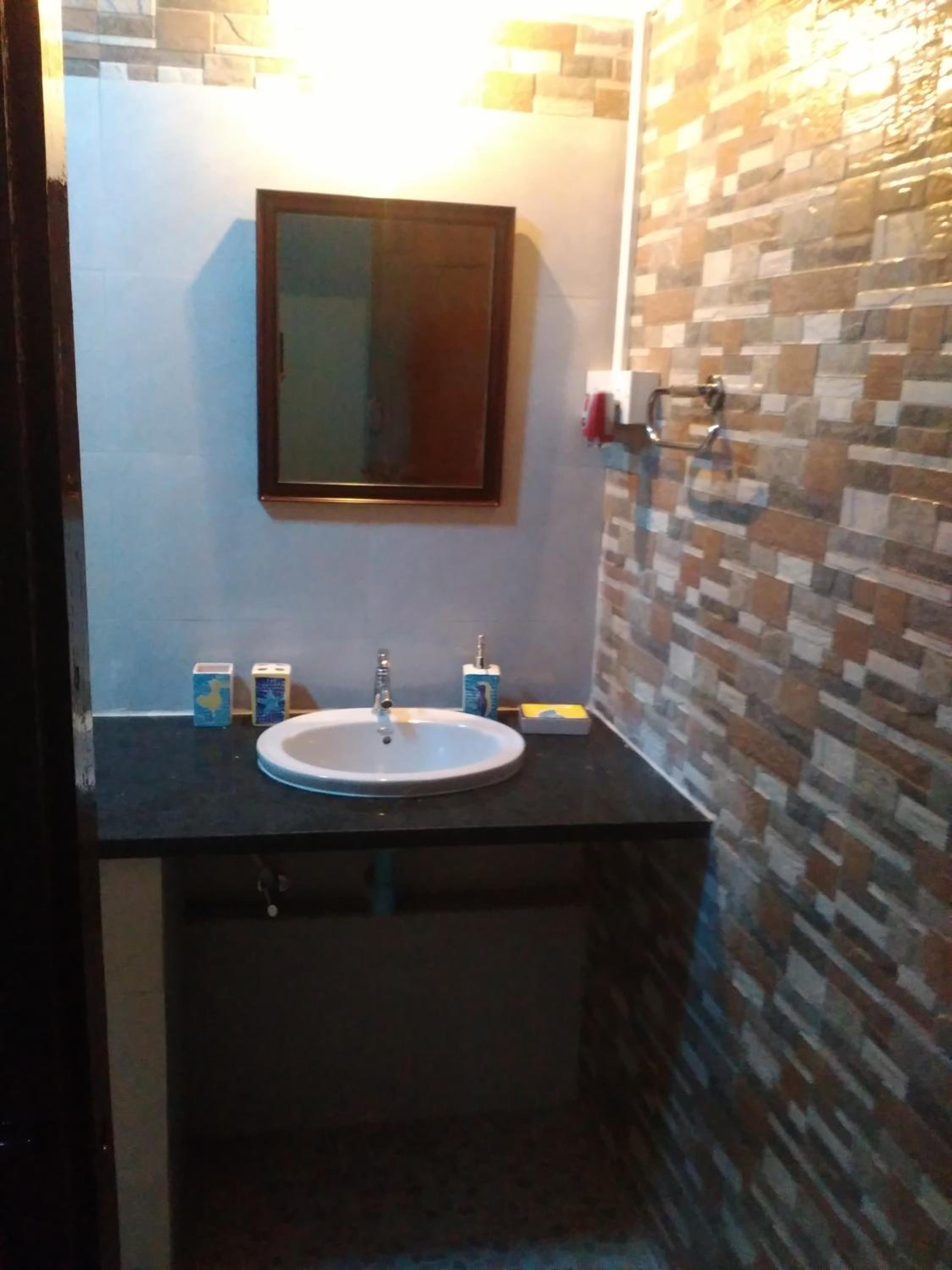Deluxe Double Room with Shower (Non AC) - Photo 6