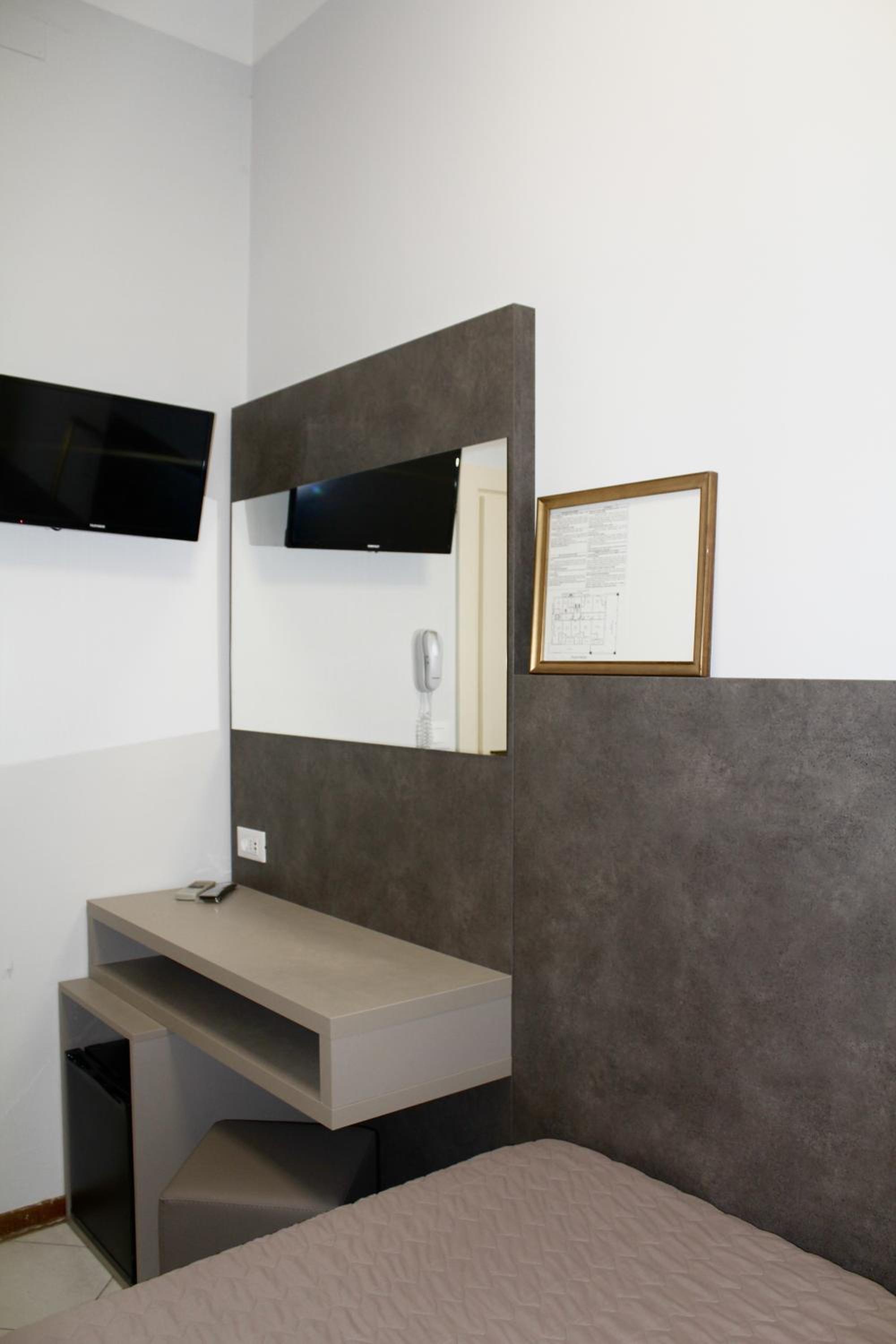 Single Room photo 3
