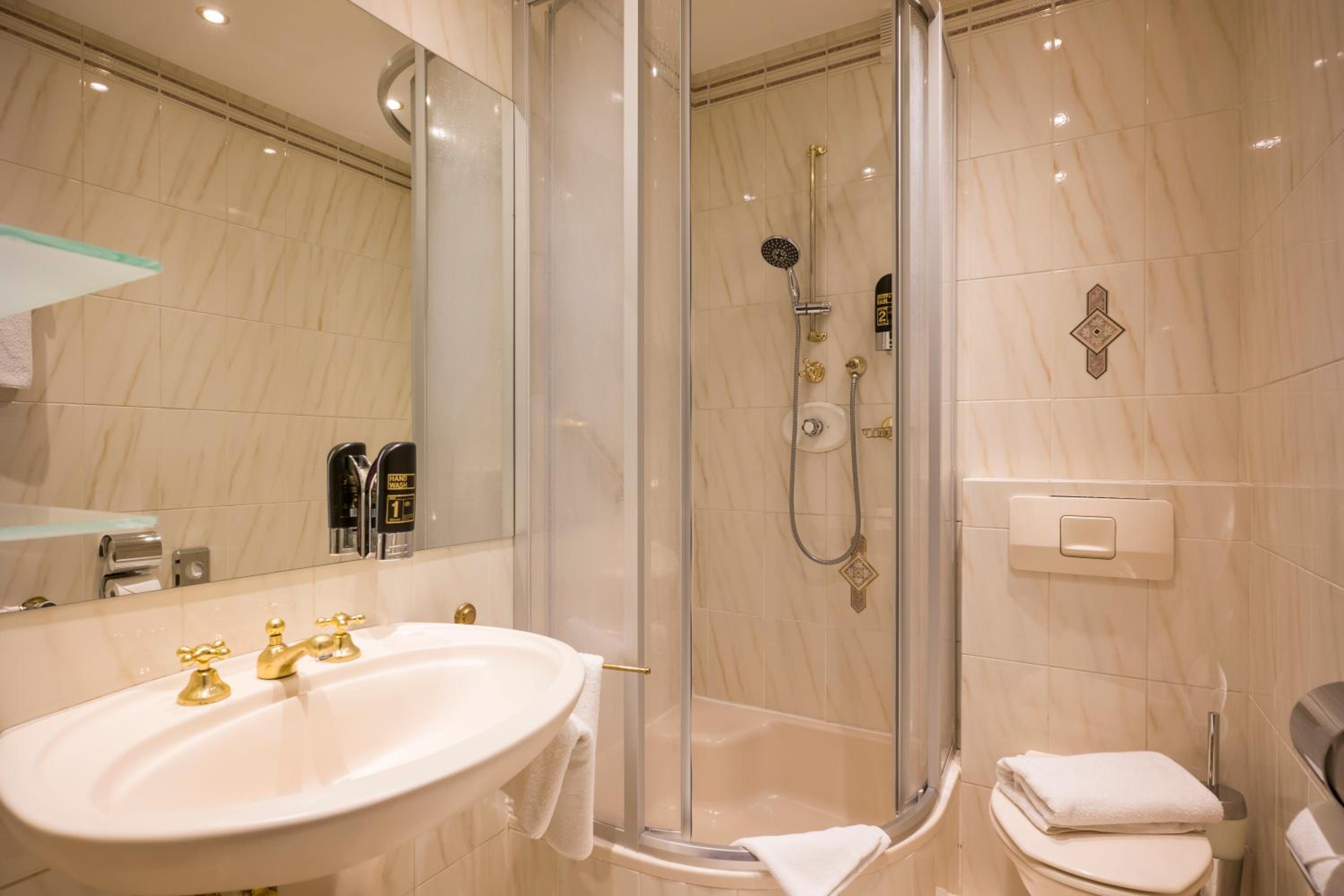 Classic Double Room with Balcony photo 3