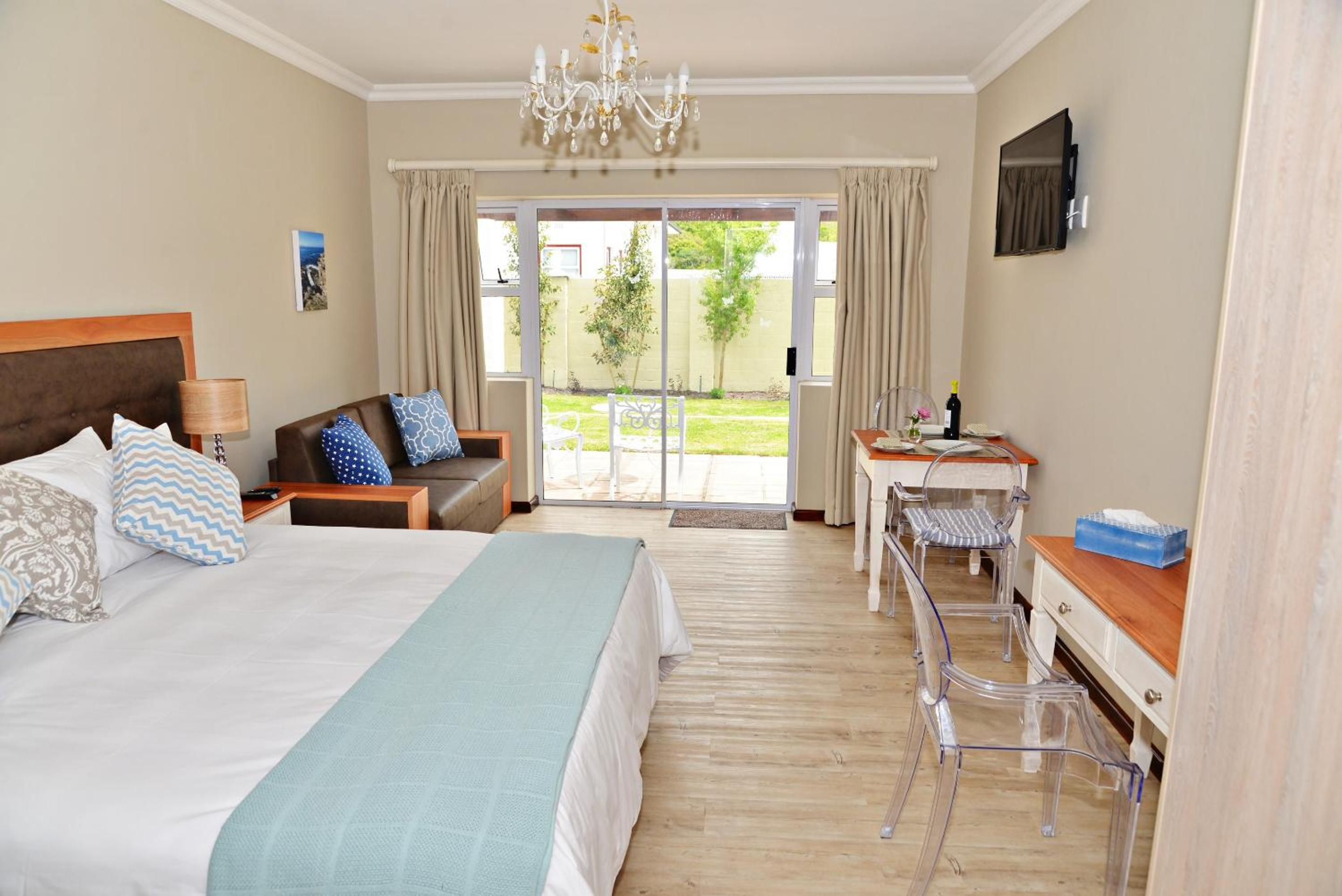 Twin/Double Room photo 3