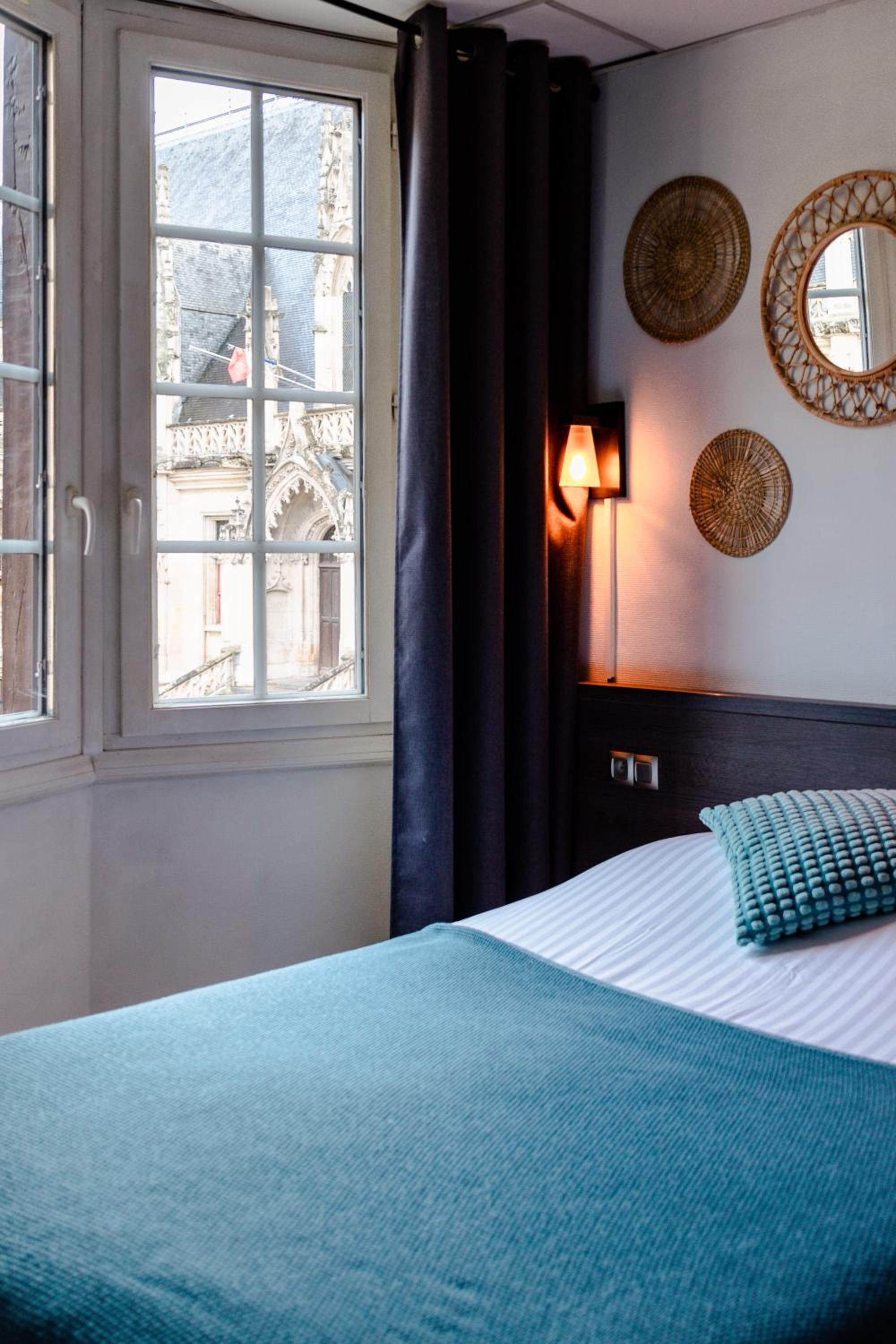 Triple Room with City View