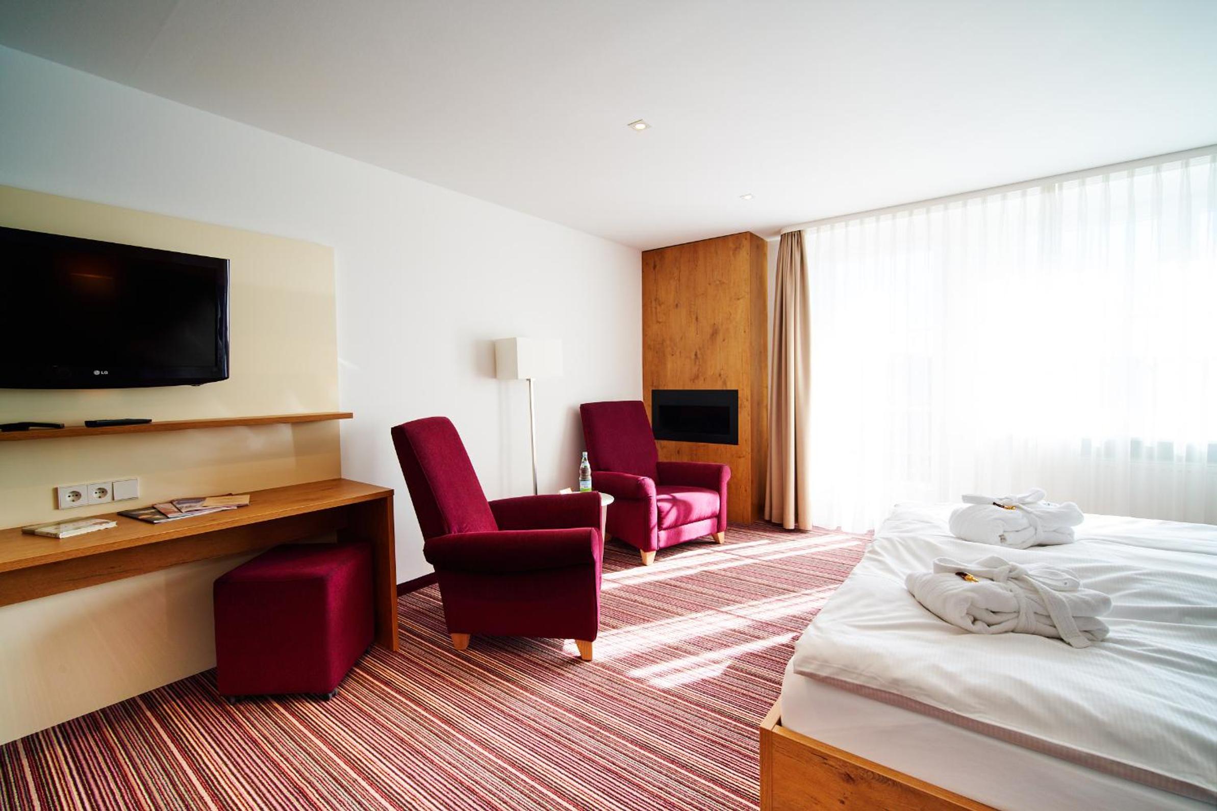 Deluxe Double Room with Balcony photo 2