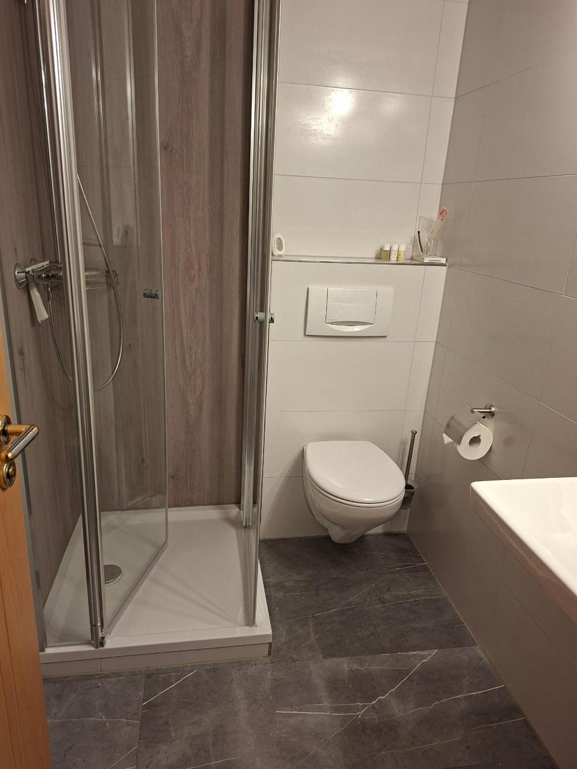 Double Room with Private Bathroom photo 3
