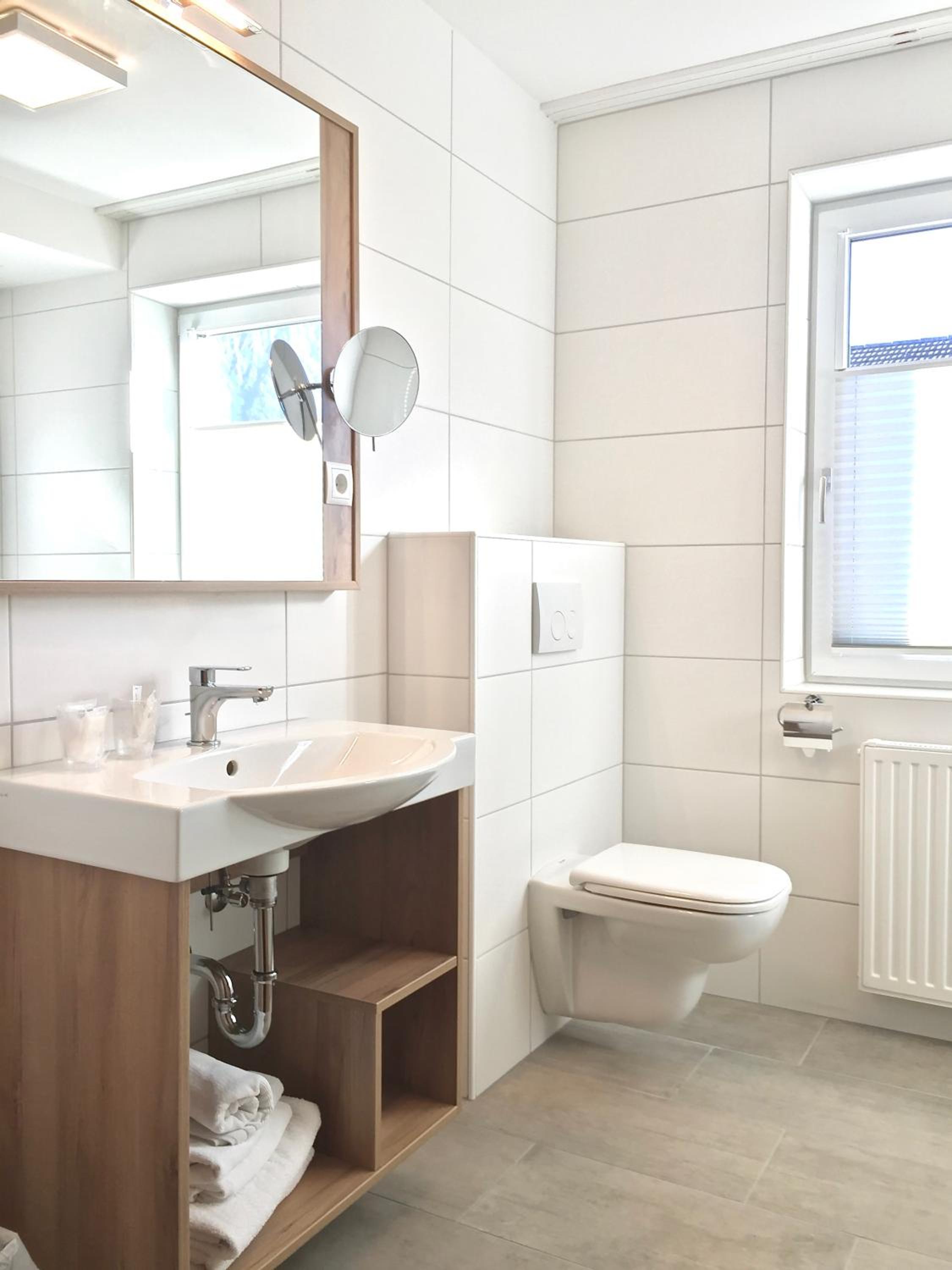 Standard Double Room - Photo 9