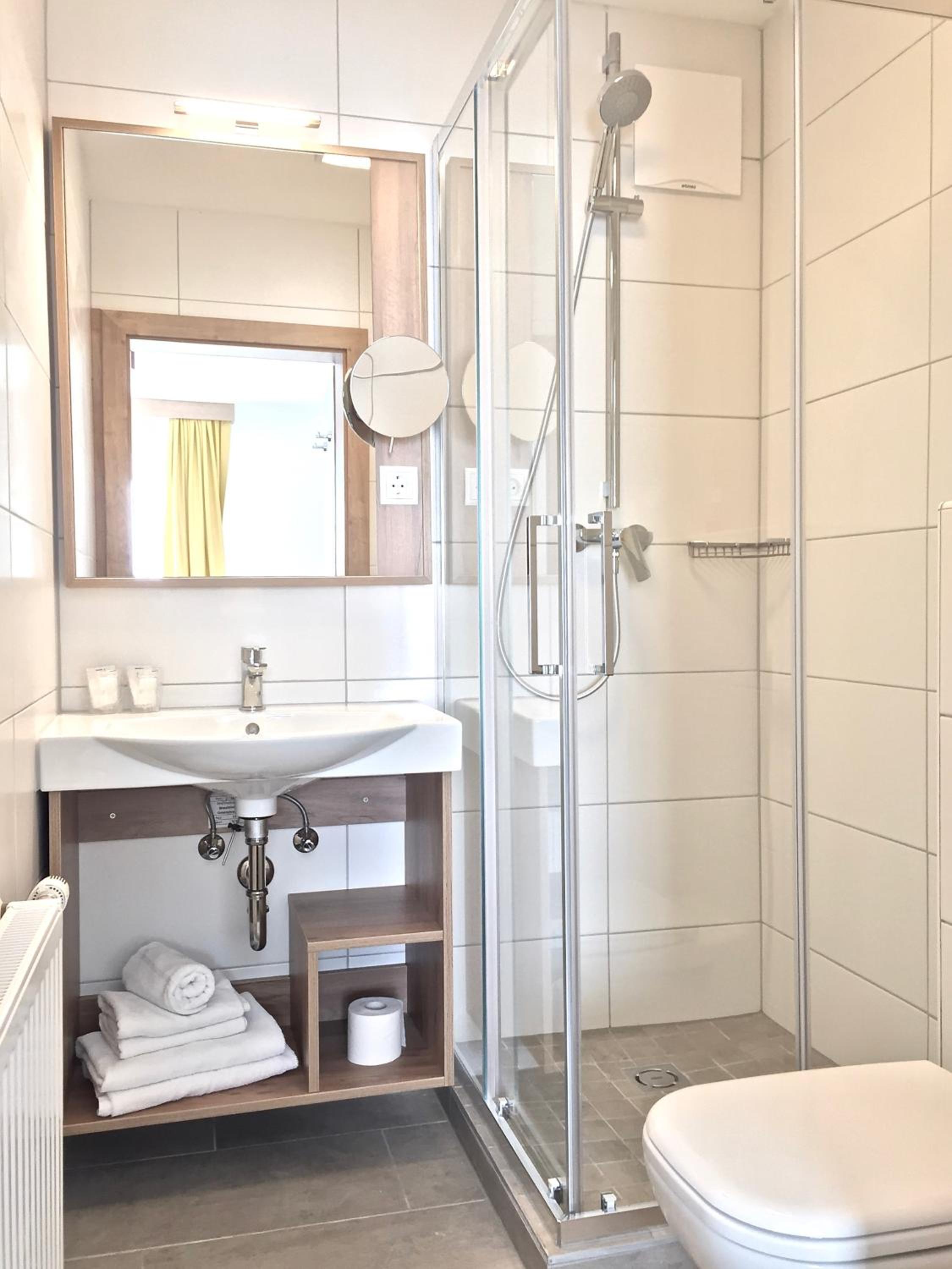 Standard Double Room - Photo 7