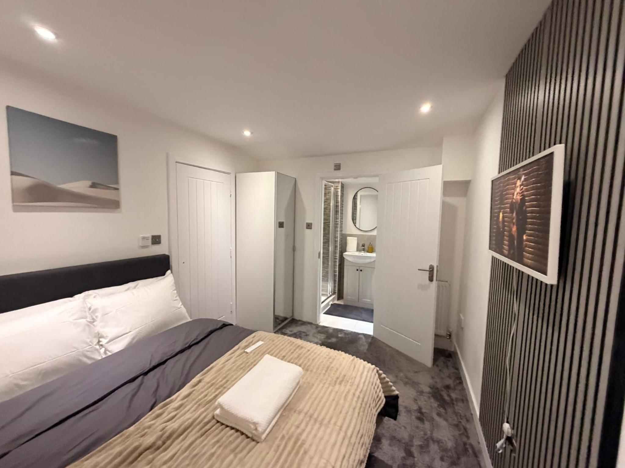 Deluxe Double Room with Shower