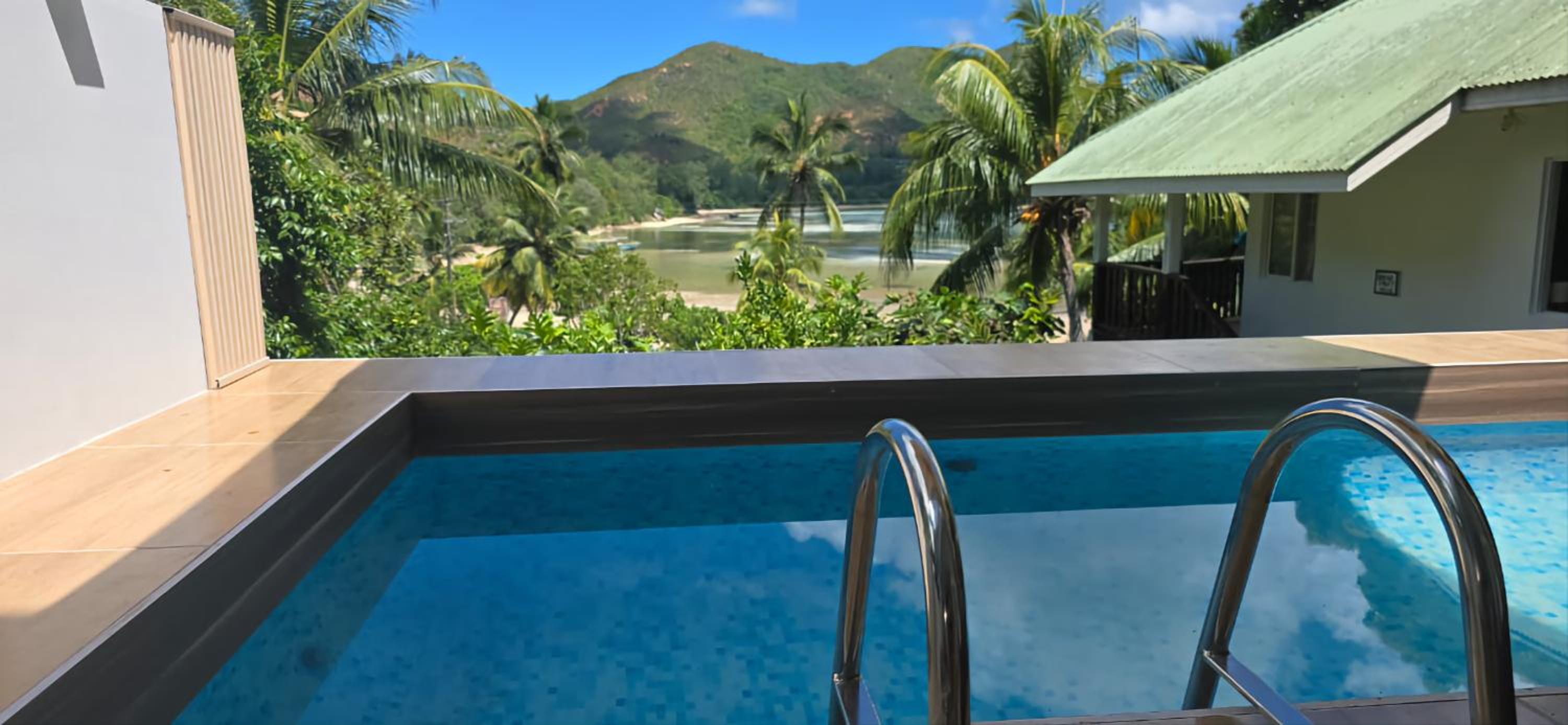 One-Bedroom Apartment with Pool View photo 1