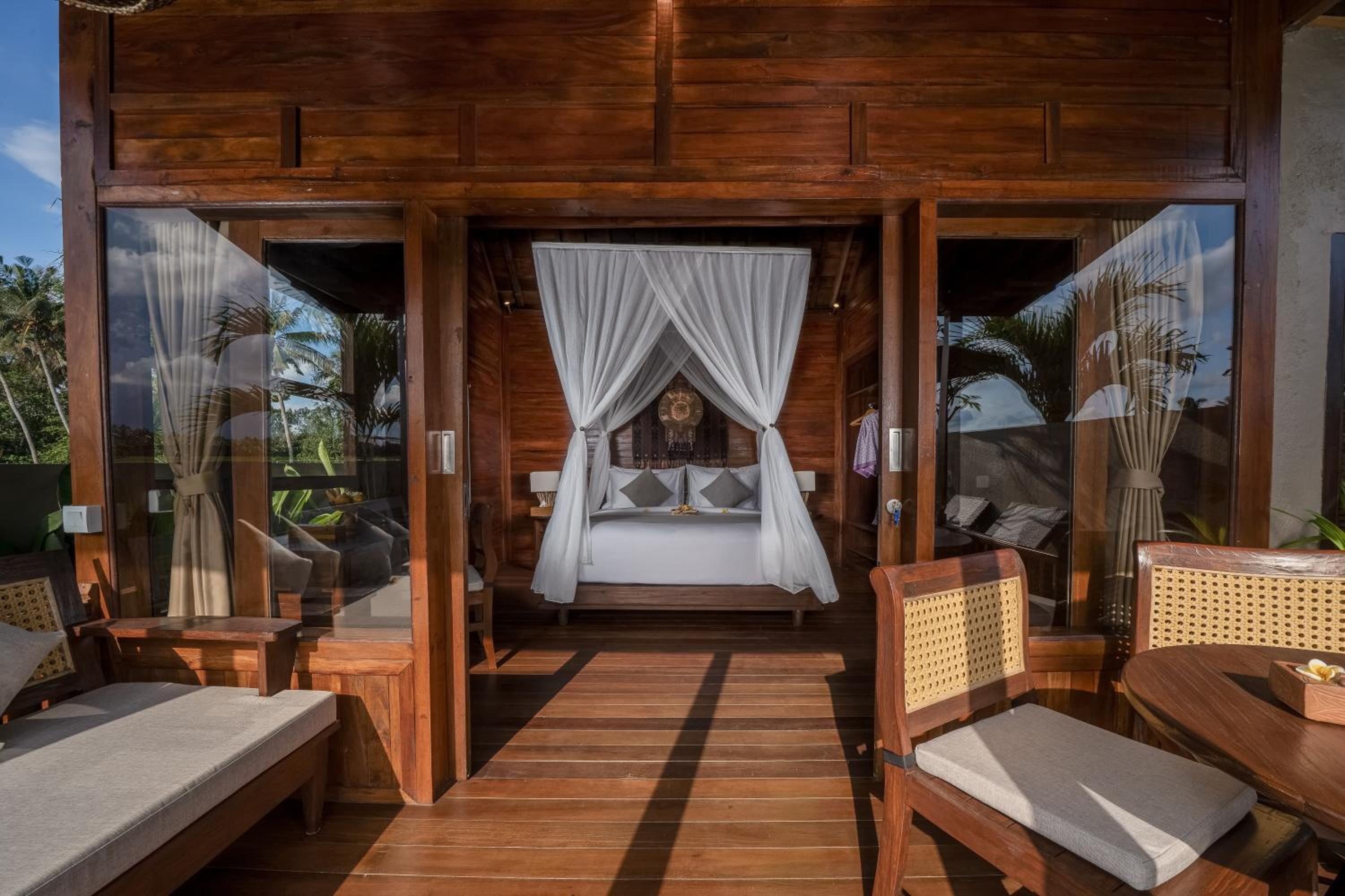 Paddies View Wooden Pool Villa with Free Shuttle to Ubud - Photo 3