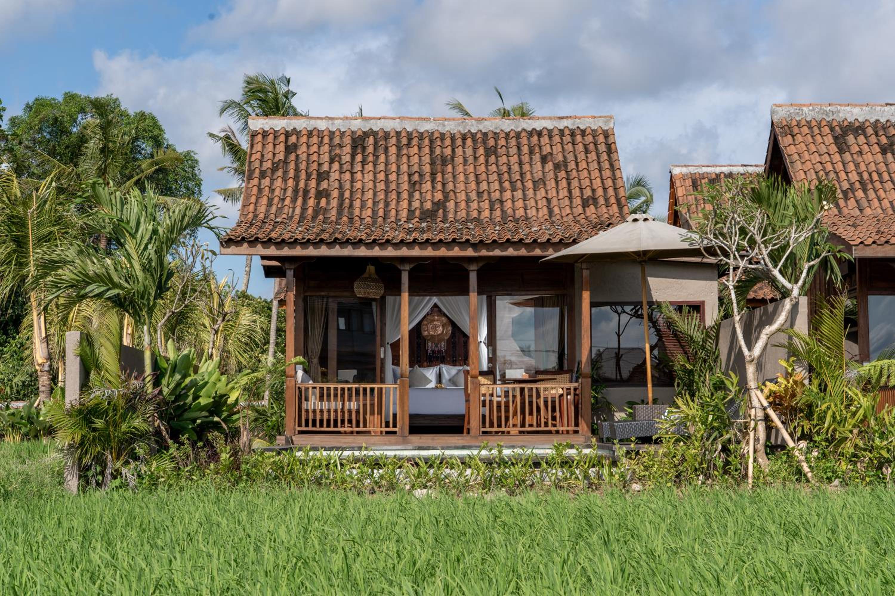 Paddies View Wooden Pool Villa with Free Shuttle to Ubud - Photo 1