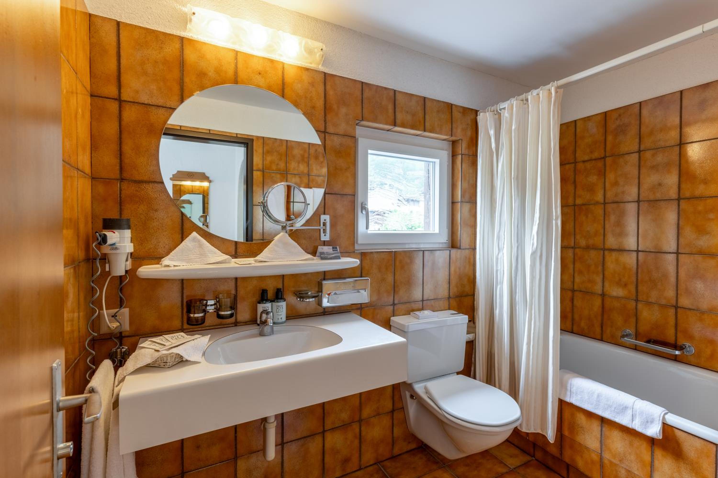 Standard Double Room - Photo 2