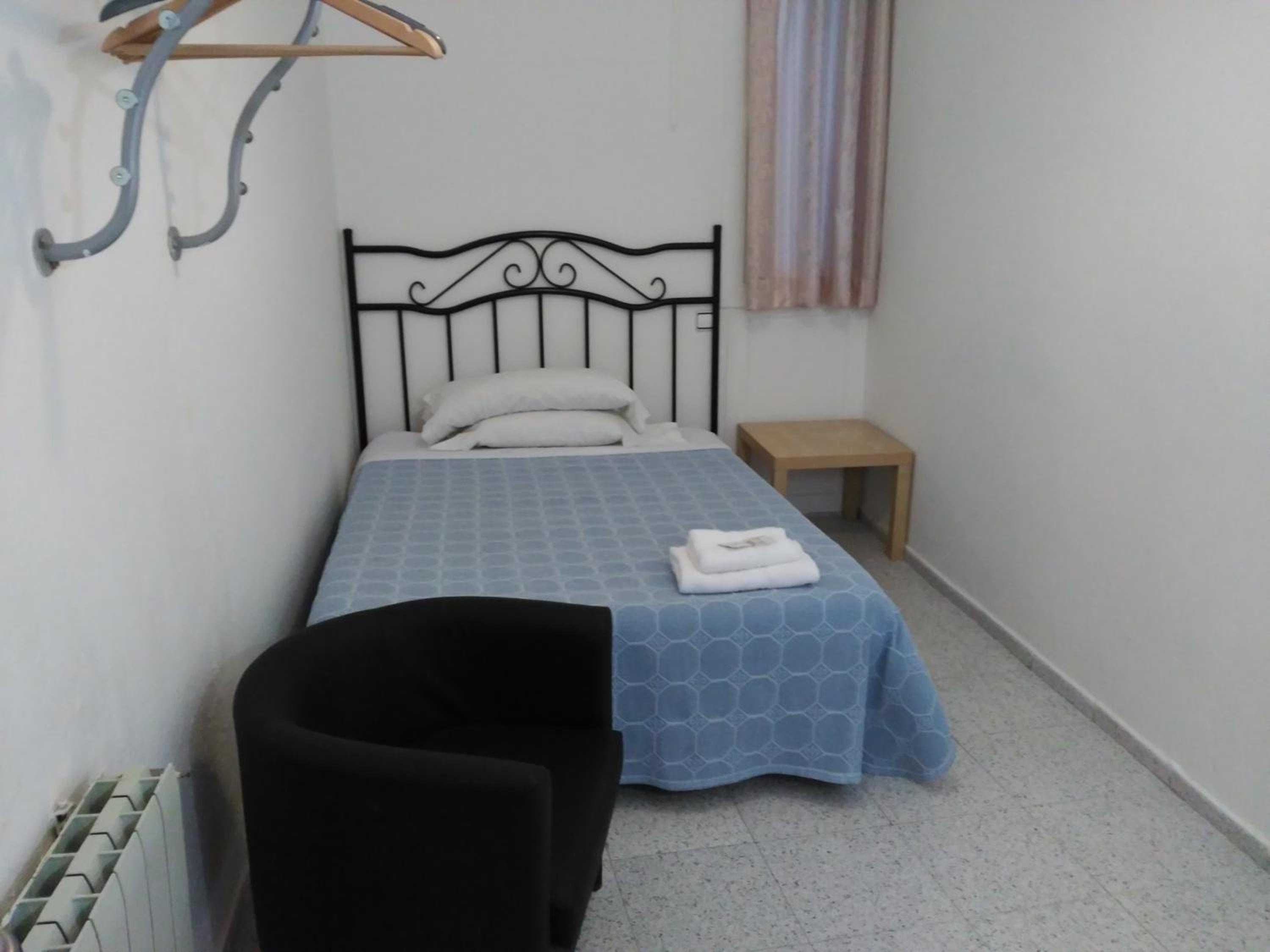 Economy Double Room with Shared Bathroom photo 3