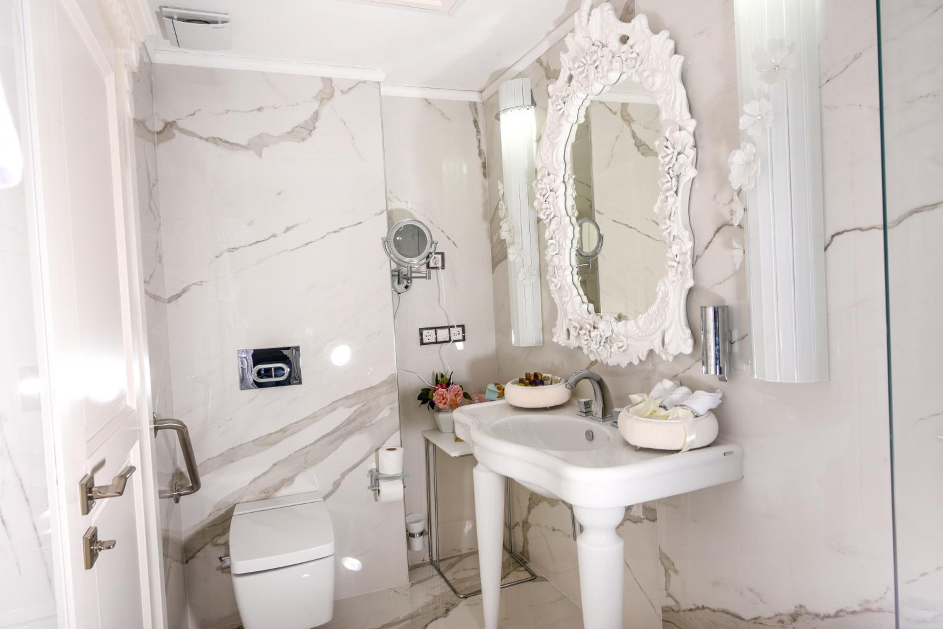 King Suite with Sea View - Photo 4