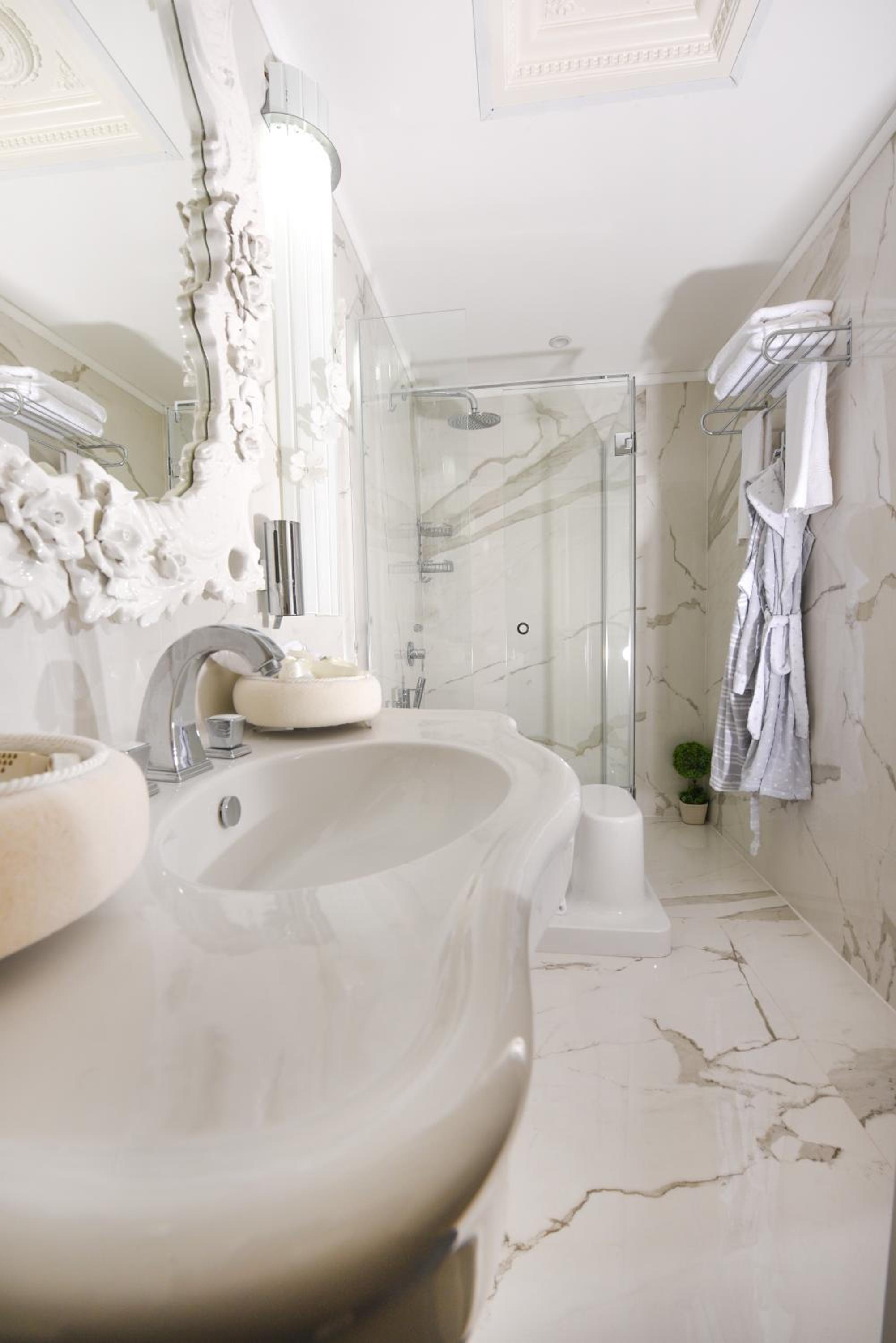 King Suite with Sea View - Photo 3