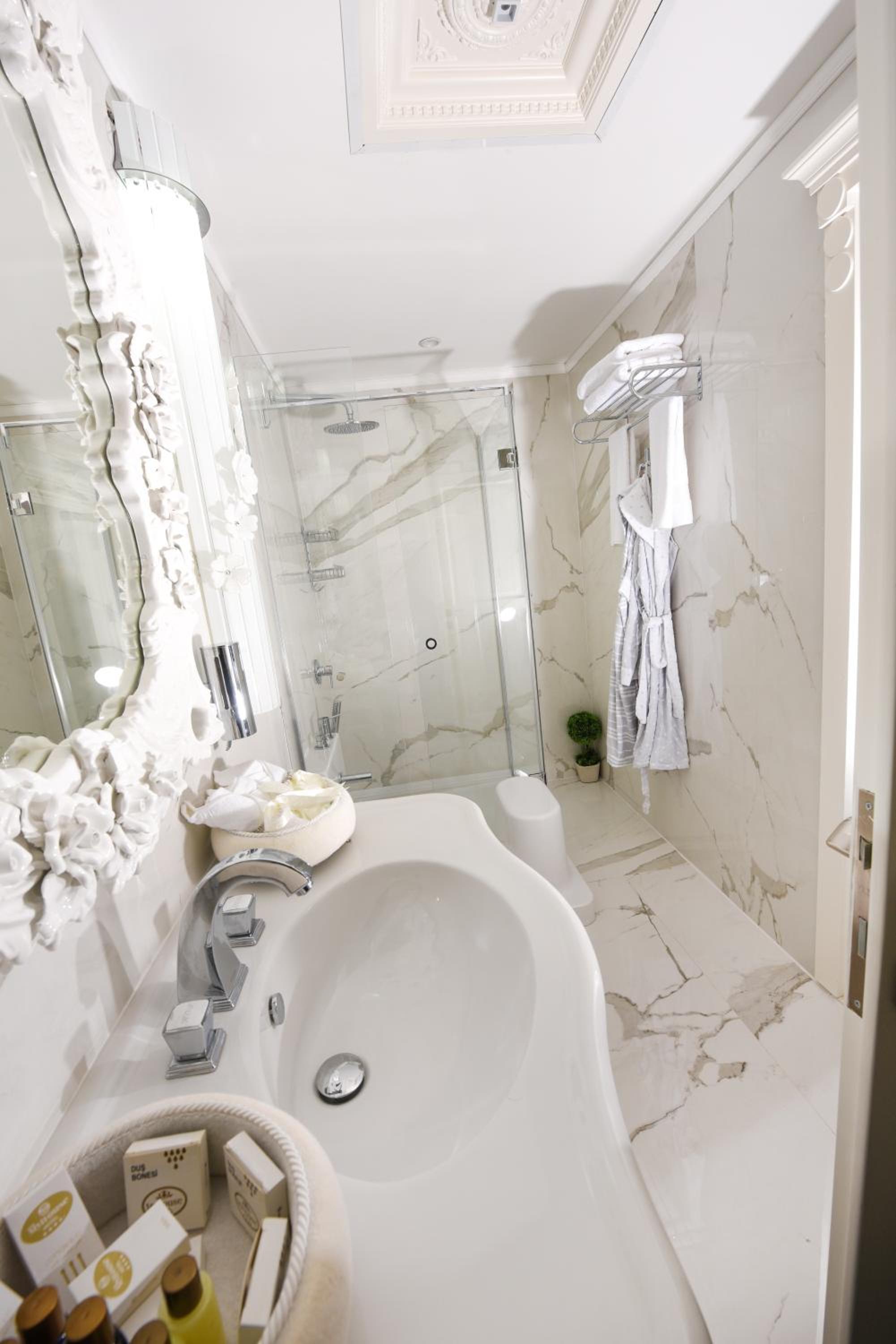 King Suite with Sea View - Photo 2