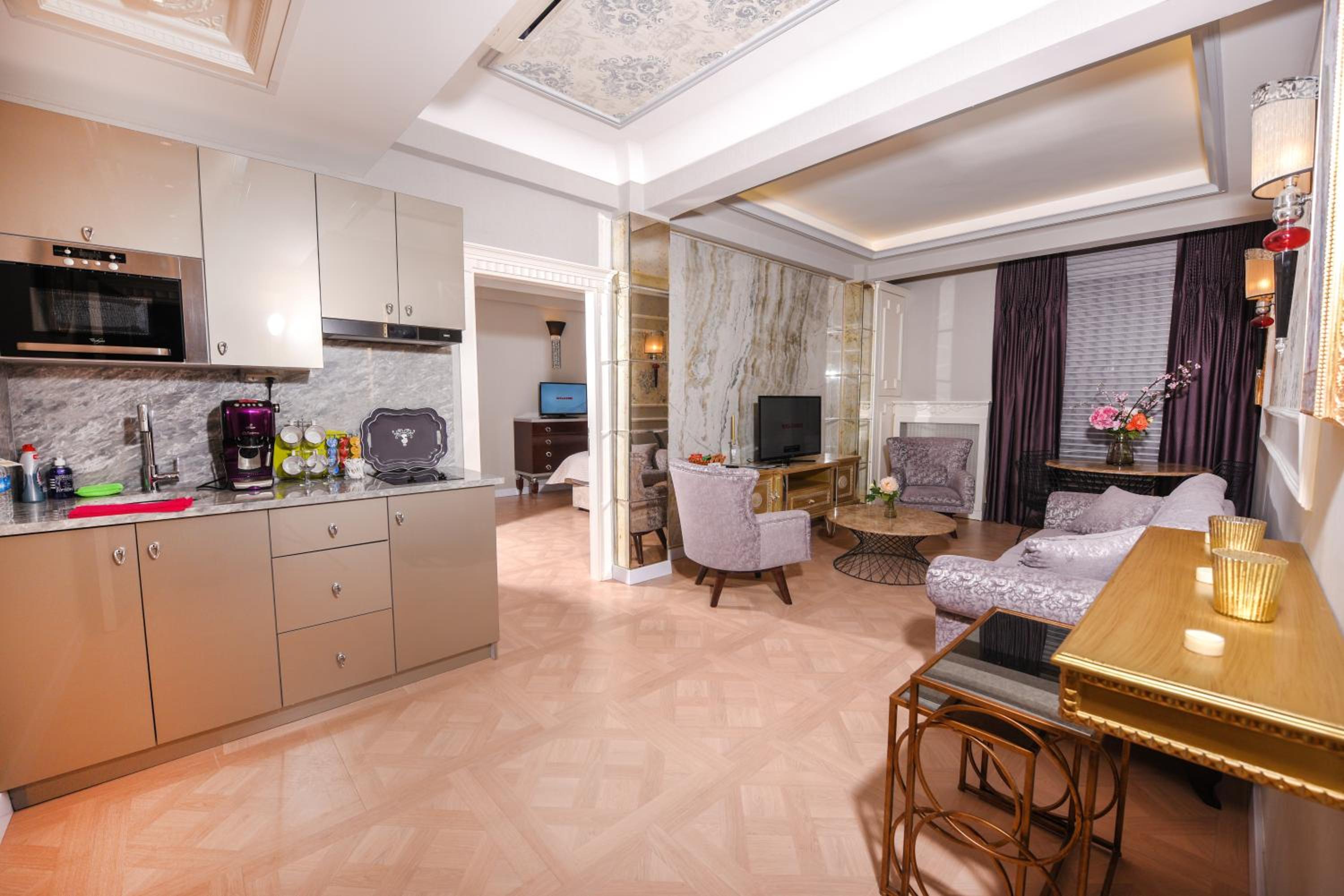 King Suite with Sea View - Photo 12