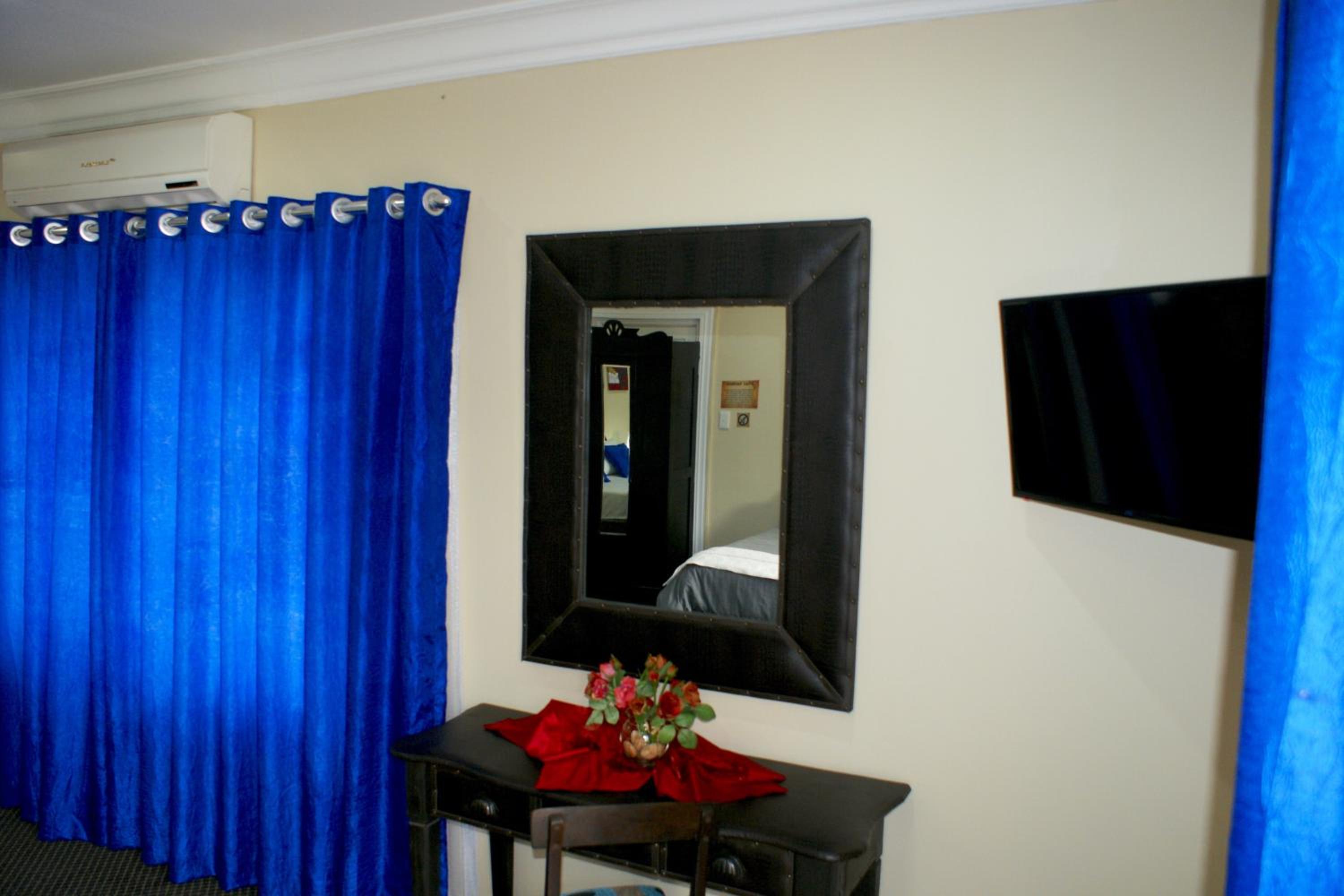 Deluxe Family Room photo 1