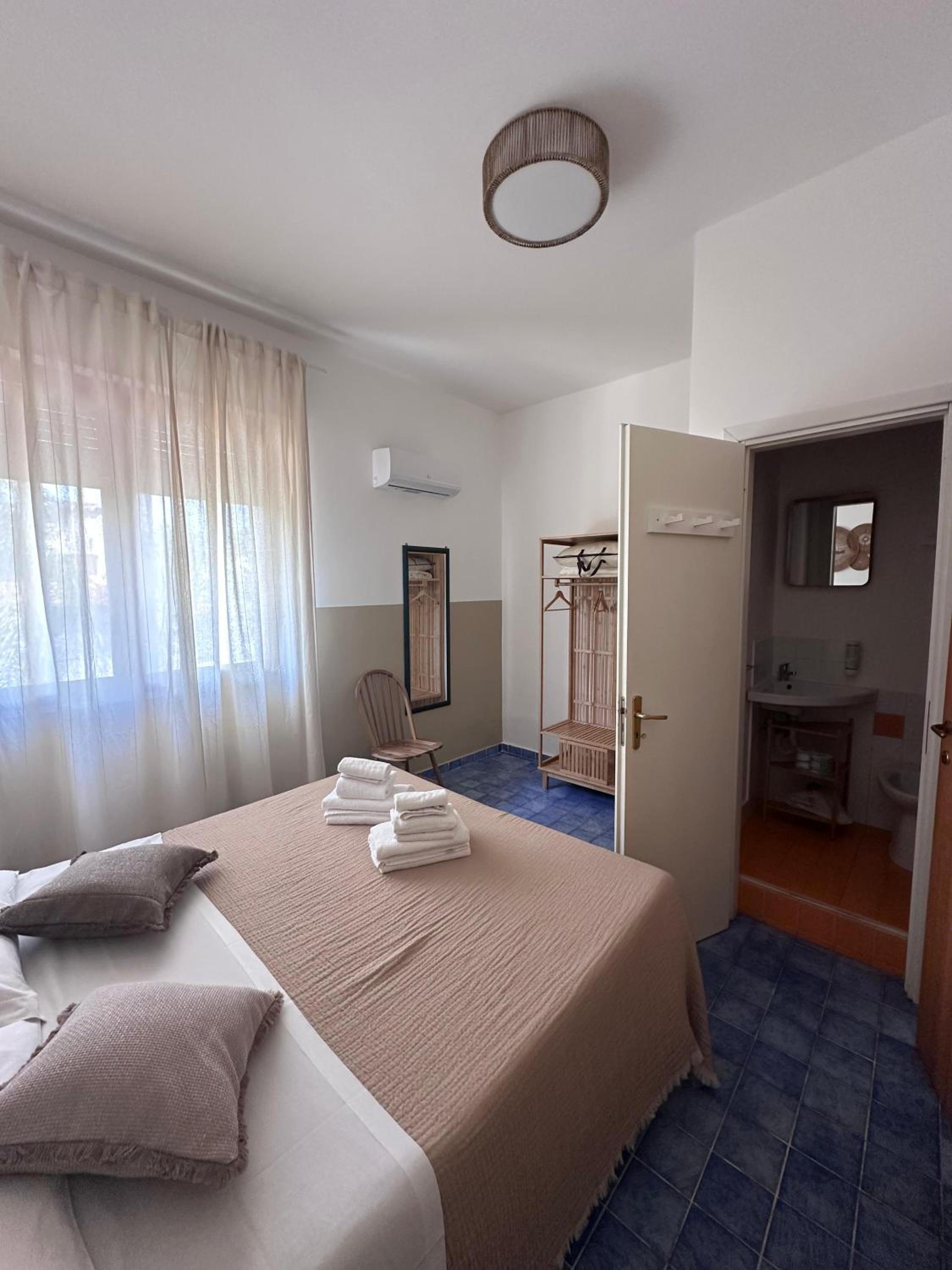 Double Room with Private Bathroom photo 2