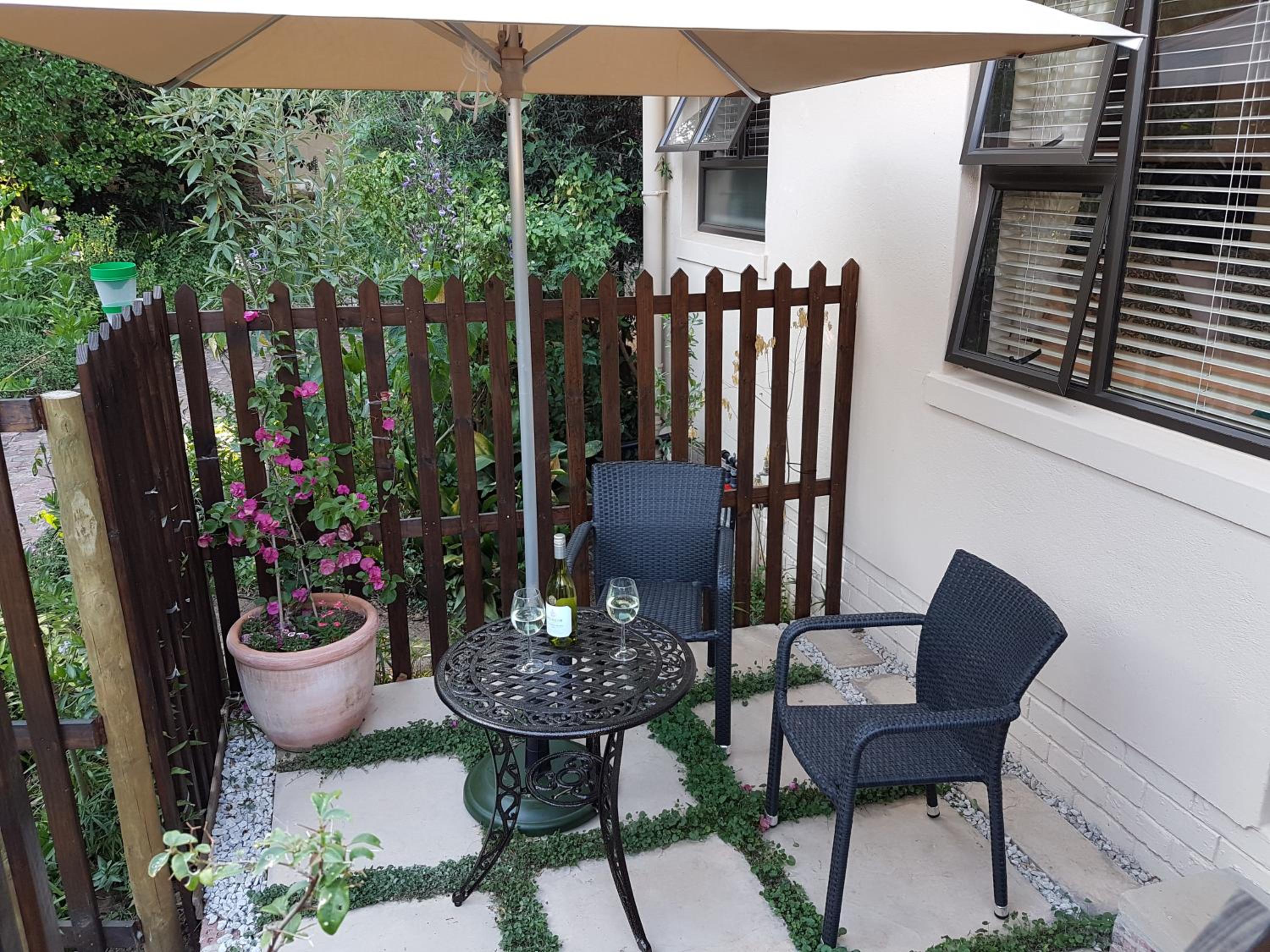 Double Room with Garden View - Photo 3