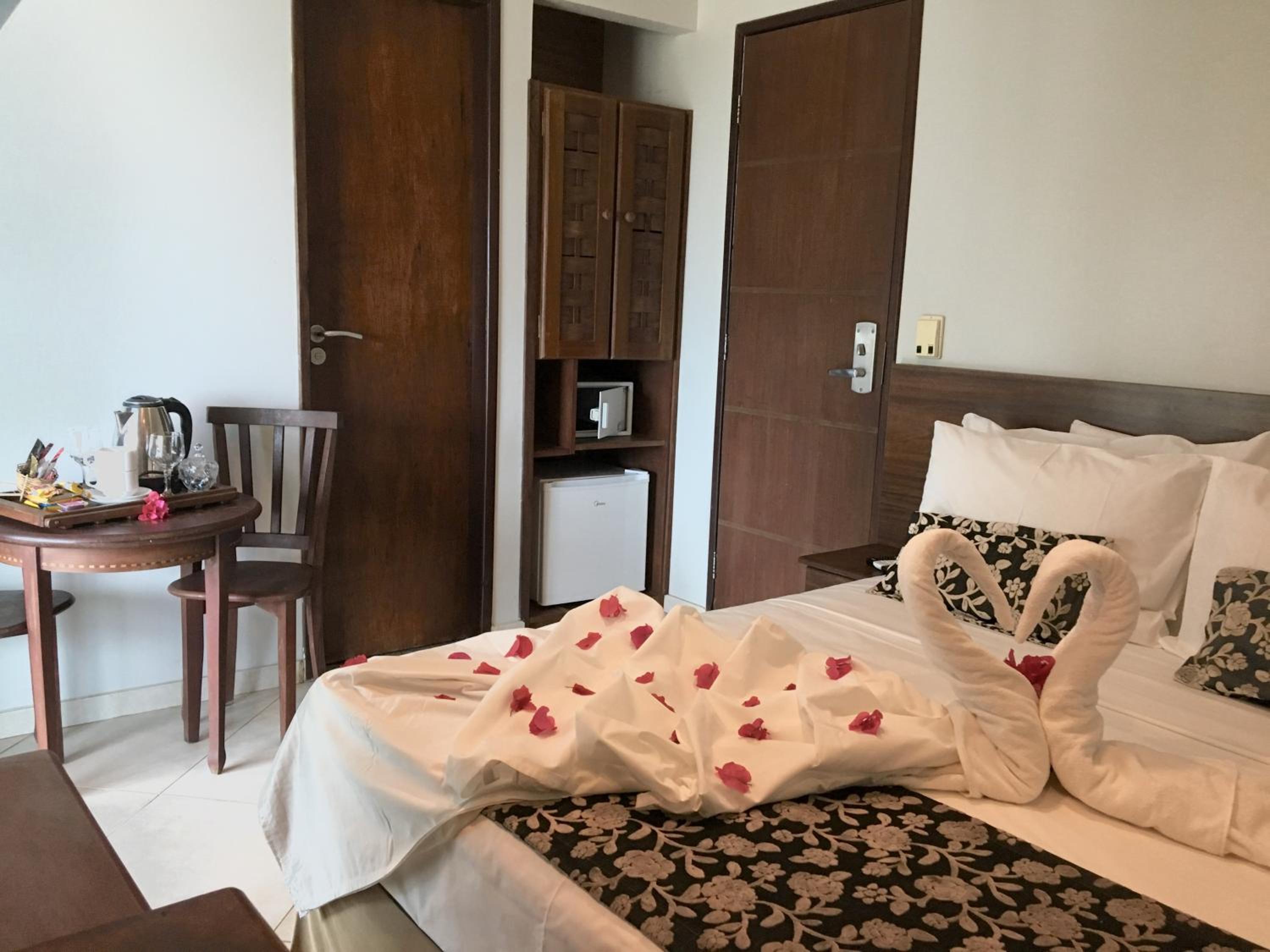 Double Room with Balcony and Side Sea View photo 2
