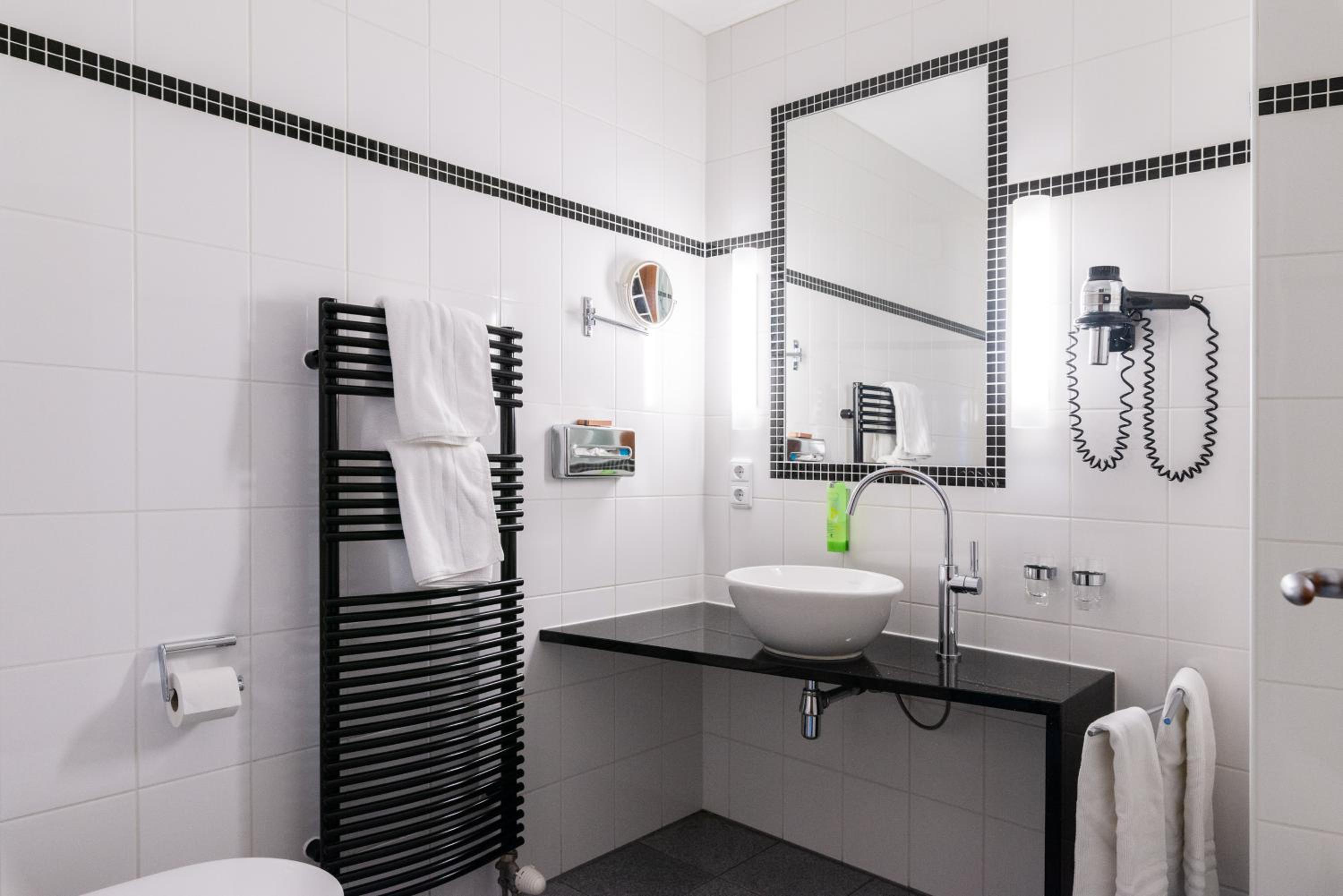 Large Double or Twin Room photo 3