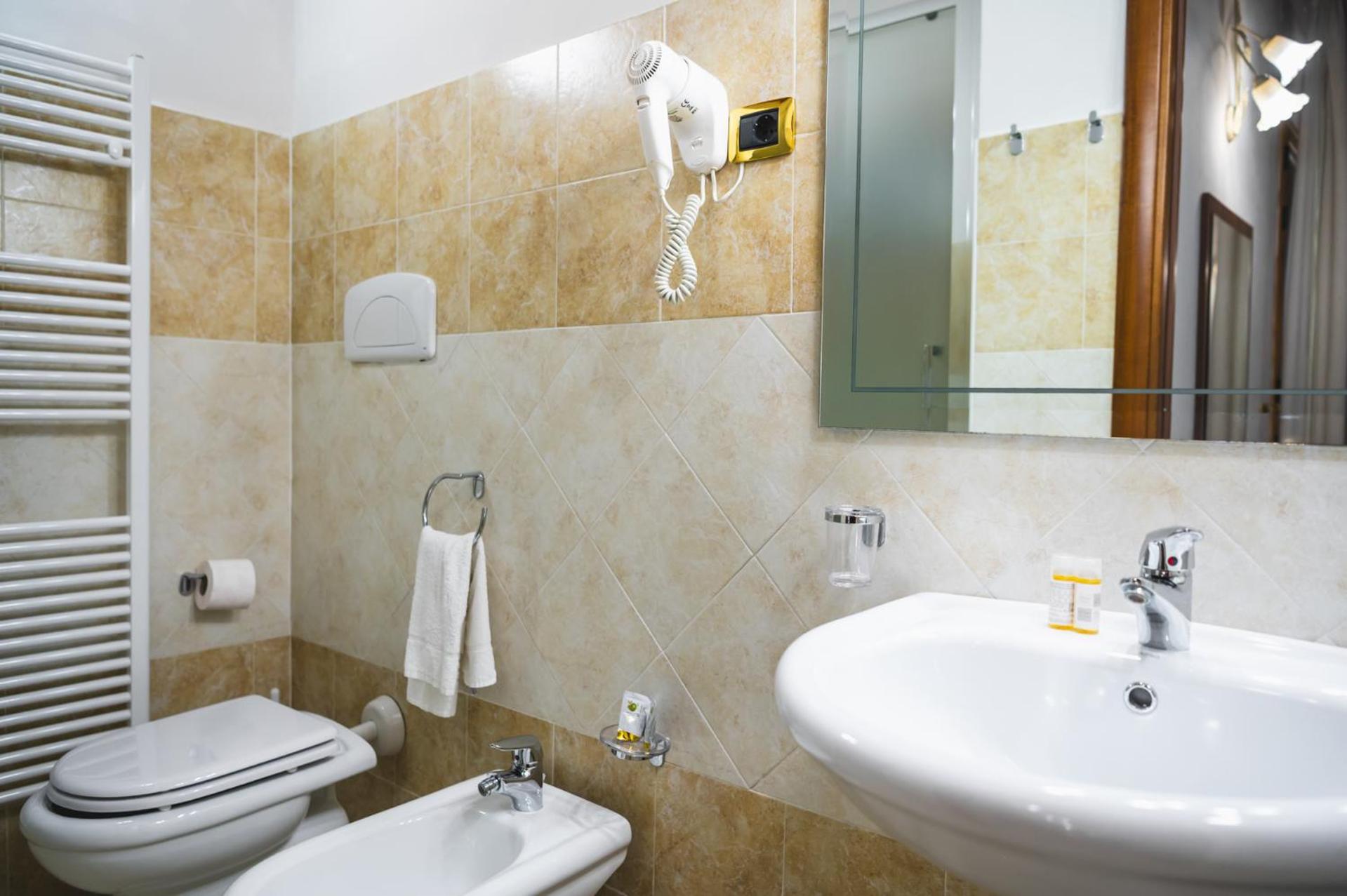 Deluxe King Room - Photo 1