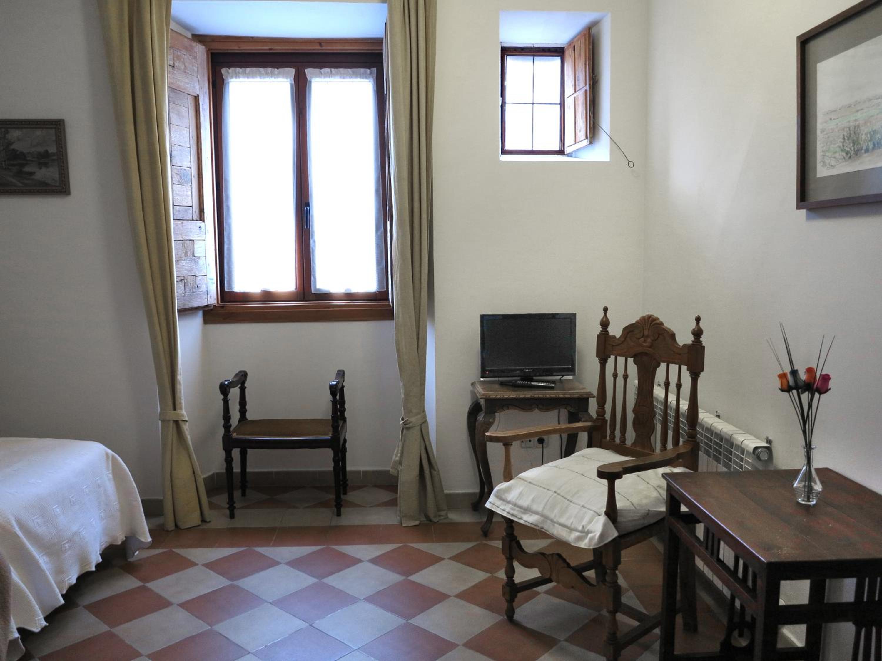 Double or Twin Room - Photo 14