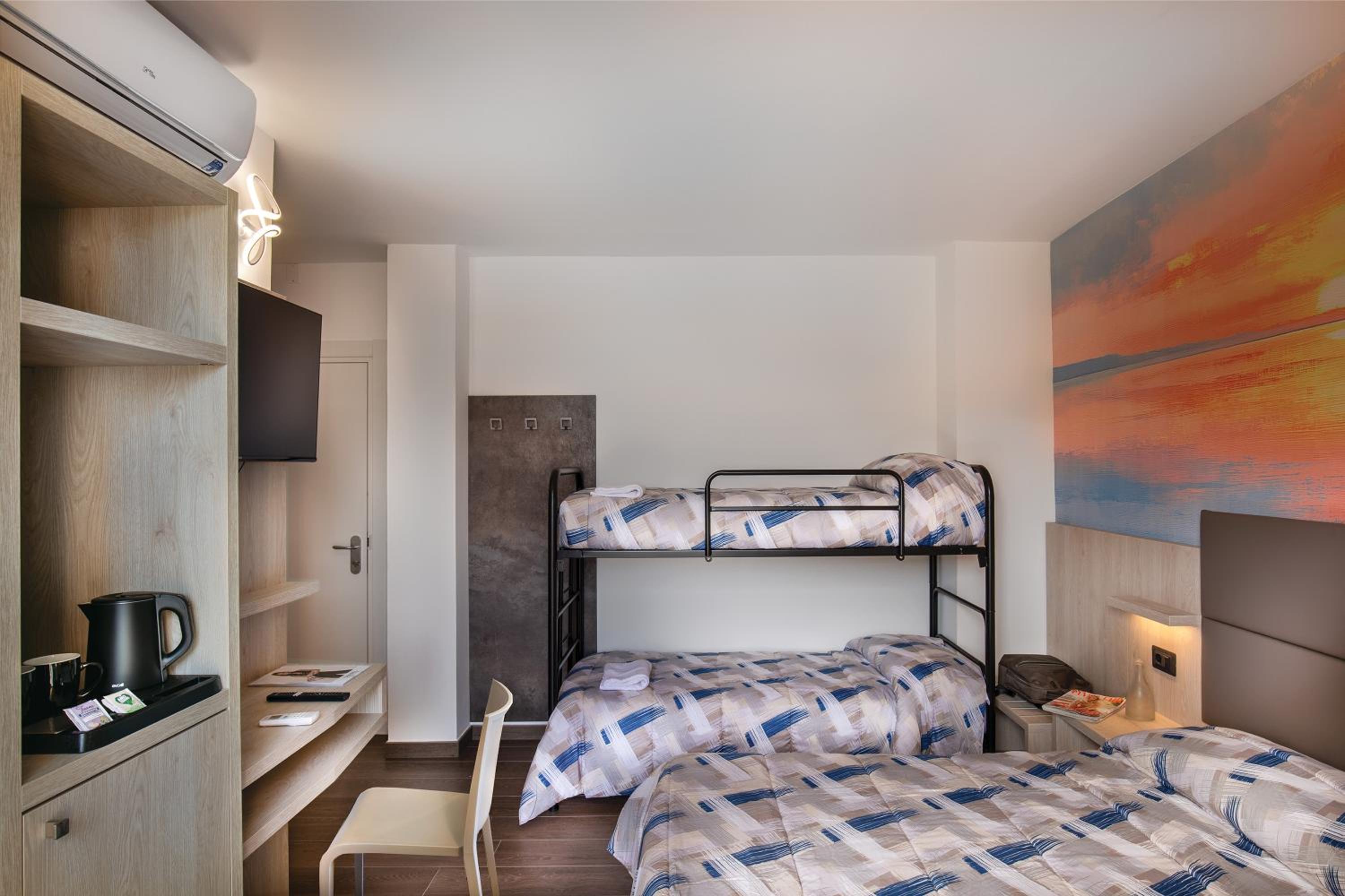 Superior Quadruple Room photo 3