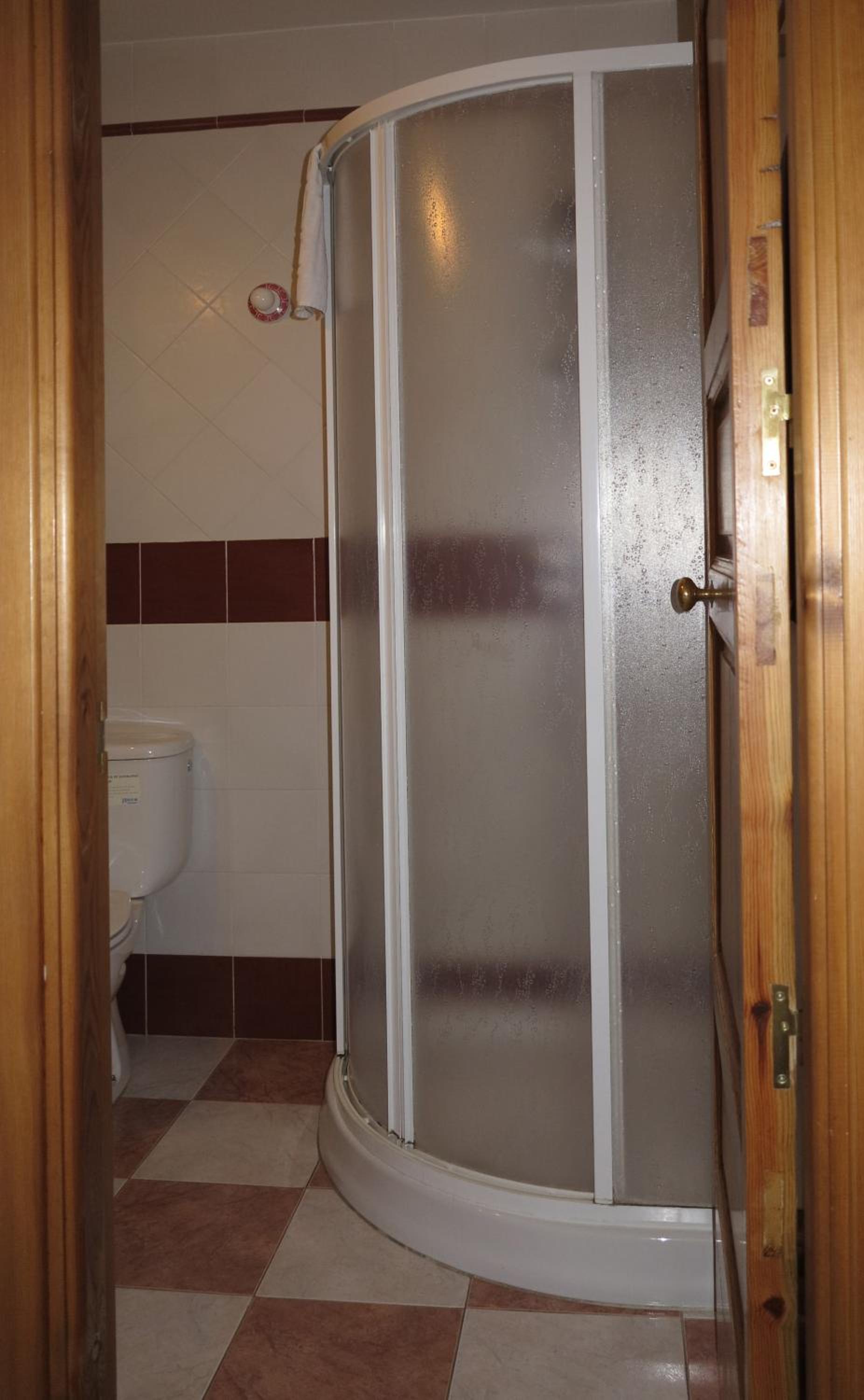 Double or Twin Room - Photo 5