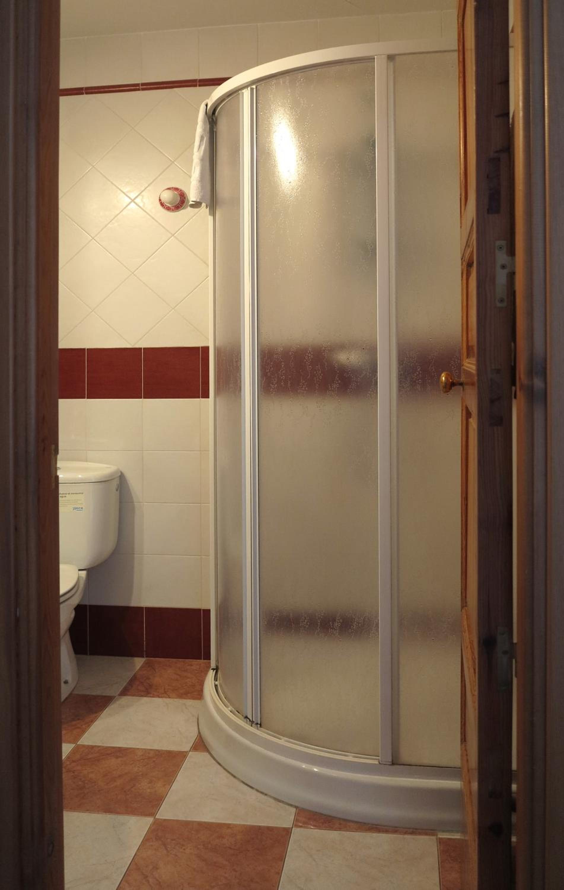 Double or Twin Room - Photo 6