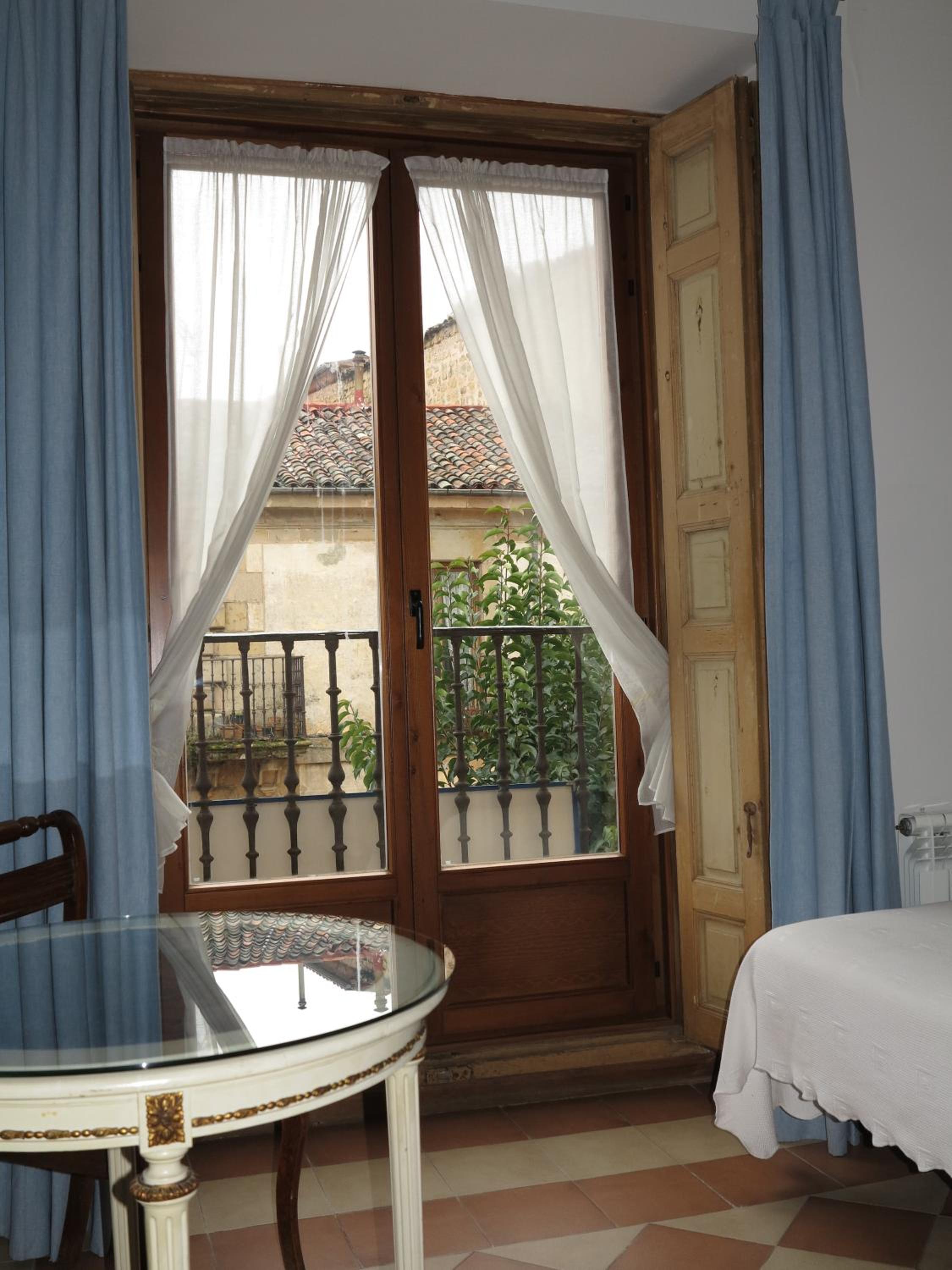 Double or Twin Room - Photo 7