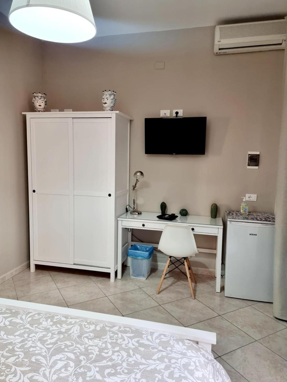 Standard Double Room photo 3