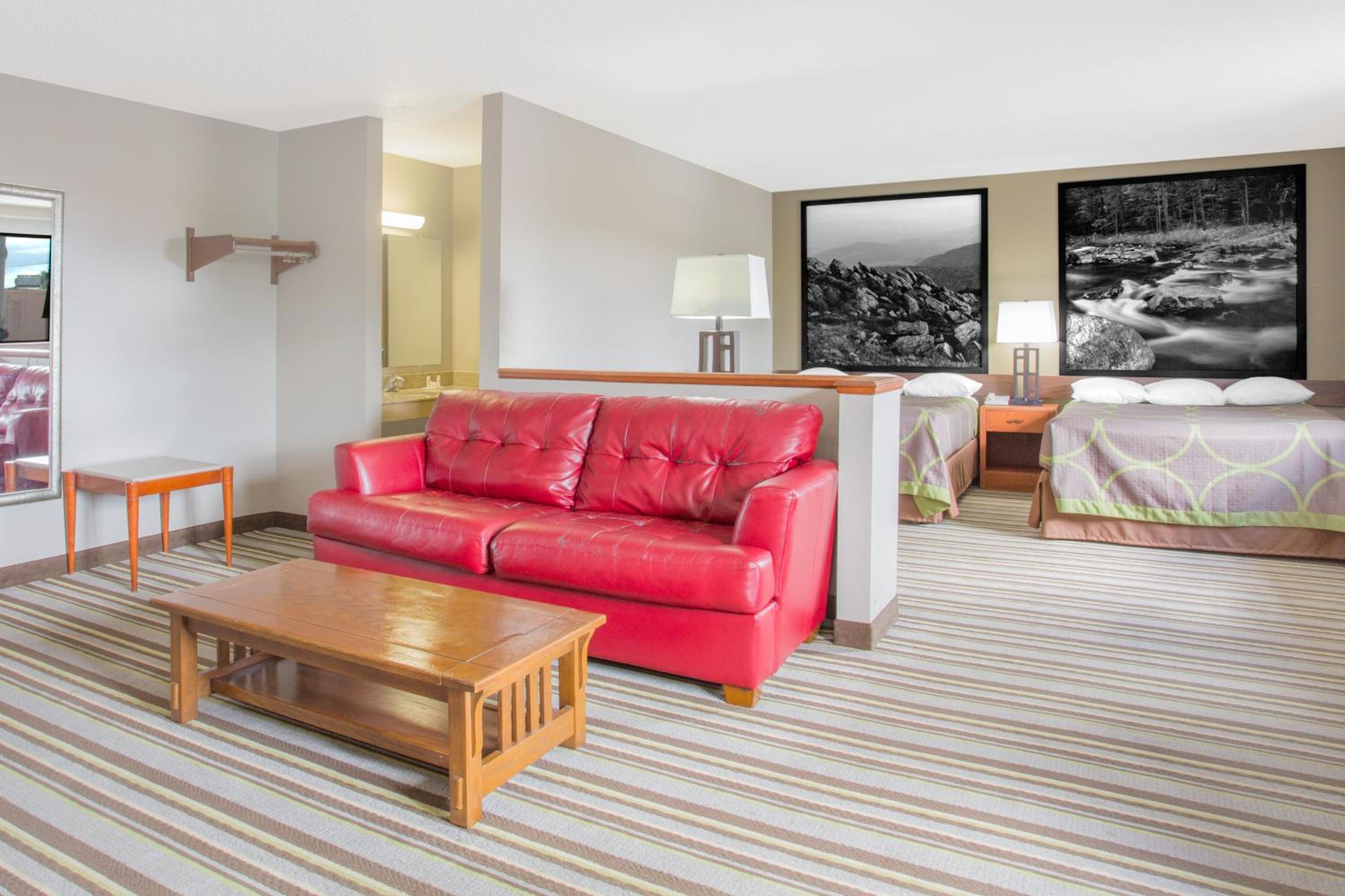 Studio Suite with Two Queen Beds - Non-Smoking photo 2
