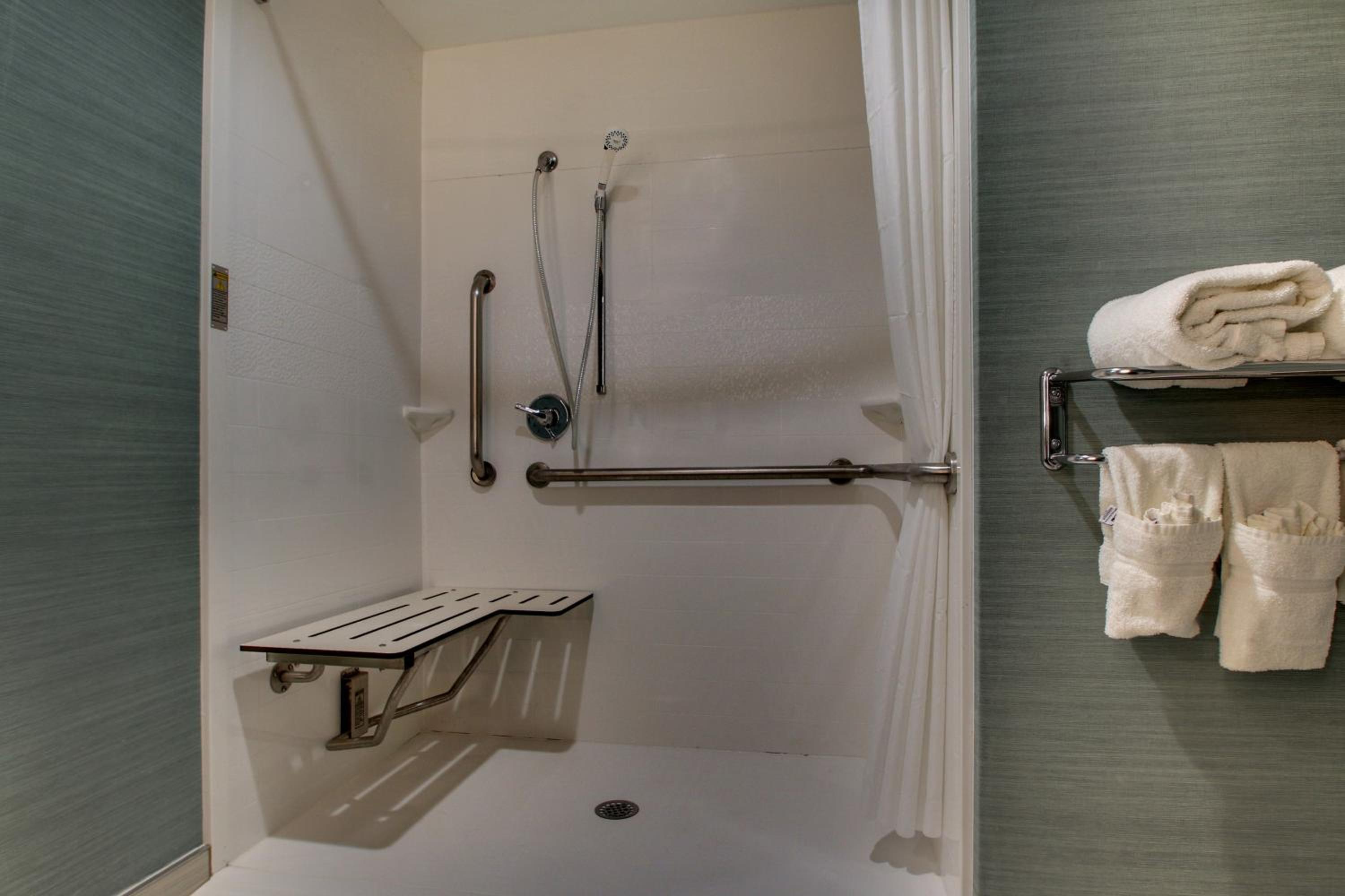 King Room with Roll-in Shower - Disability Access/Non-Smoking photo 3