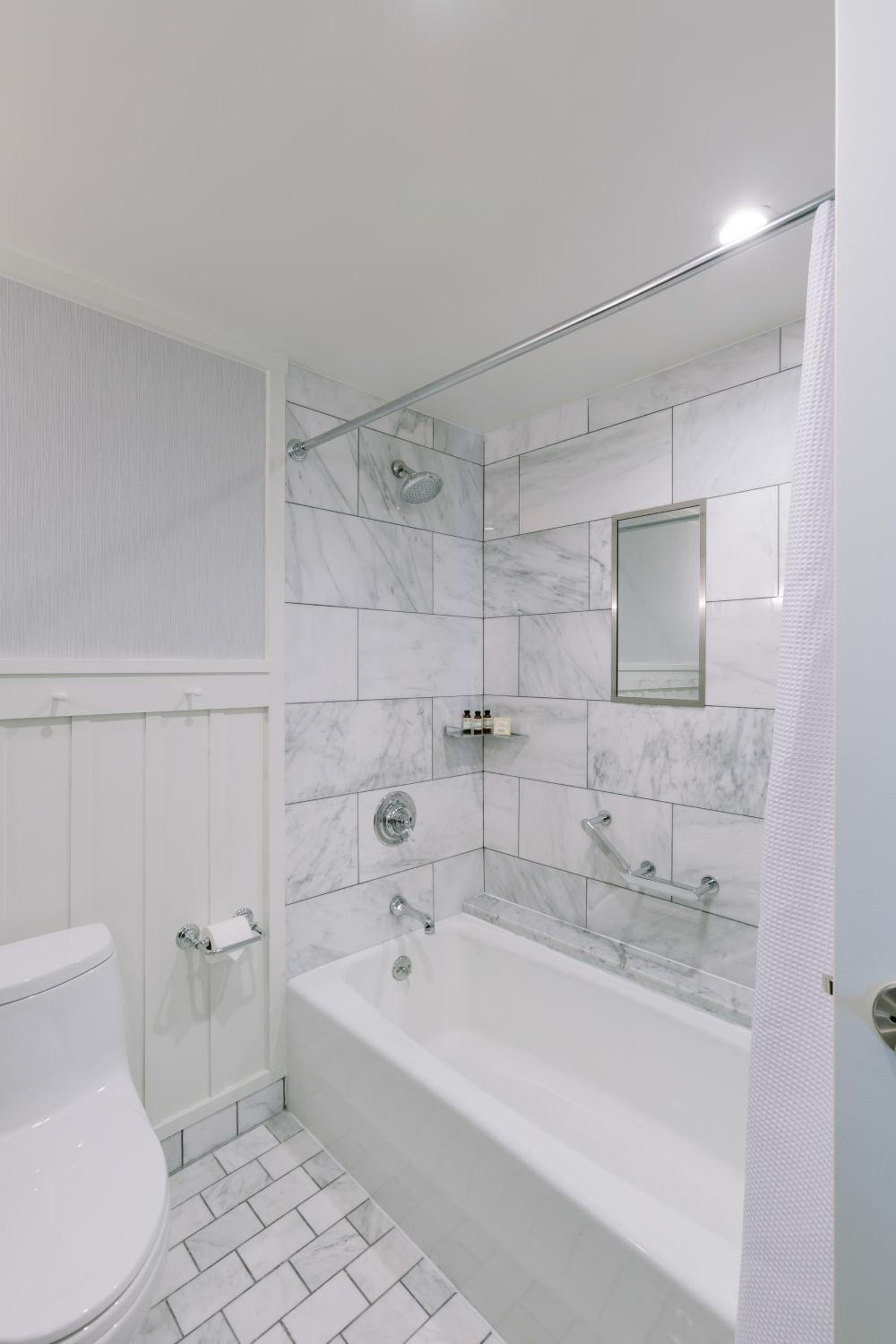 Deluxe King Room with One King Bed (Non Smoking)
