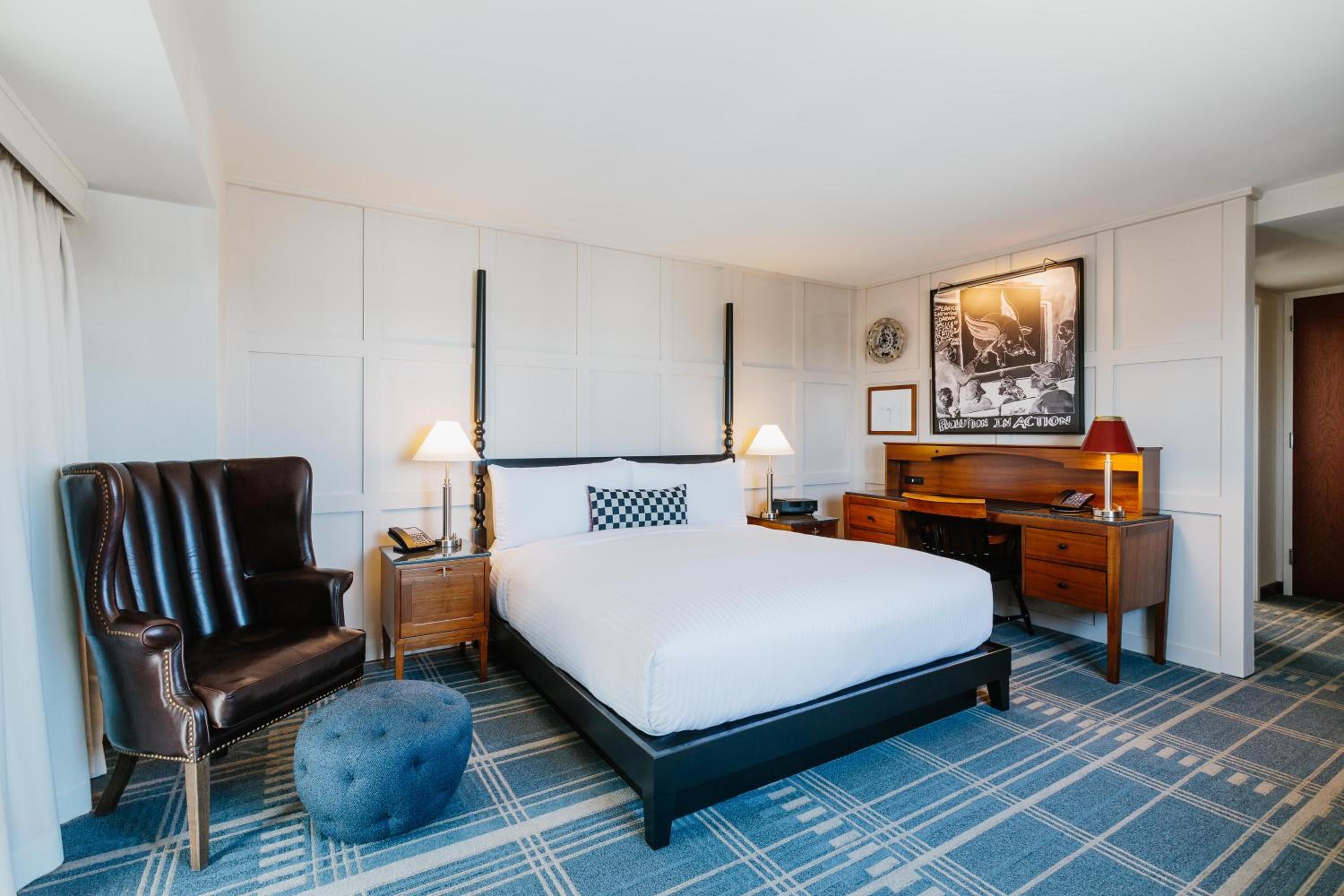 King Room with One King Bed (Non Smoking) (Accessible)