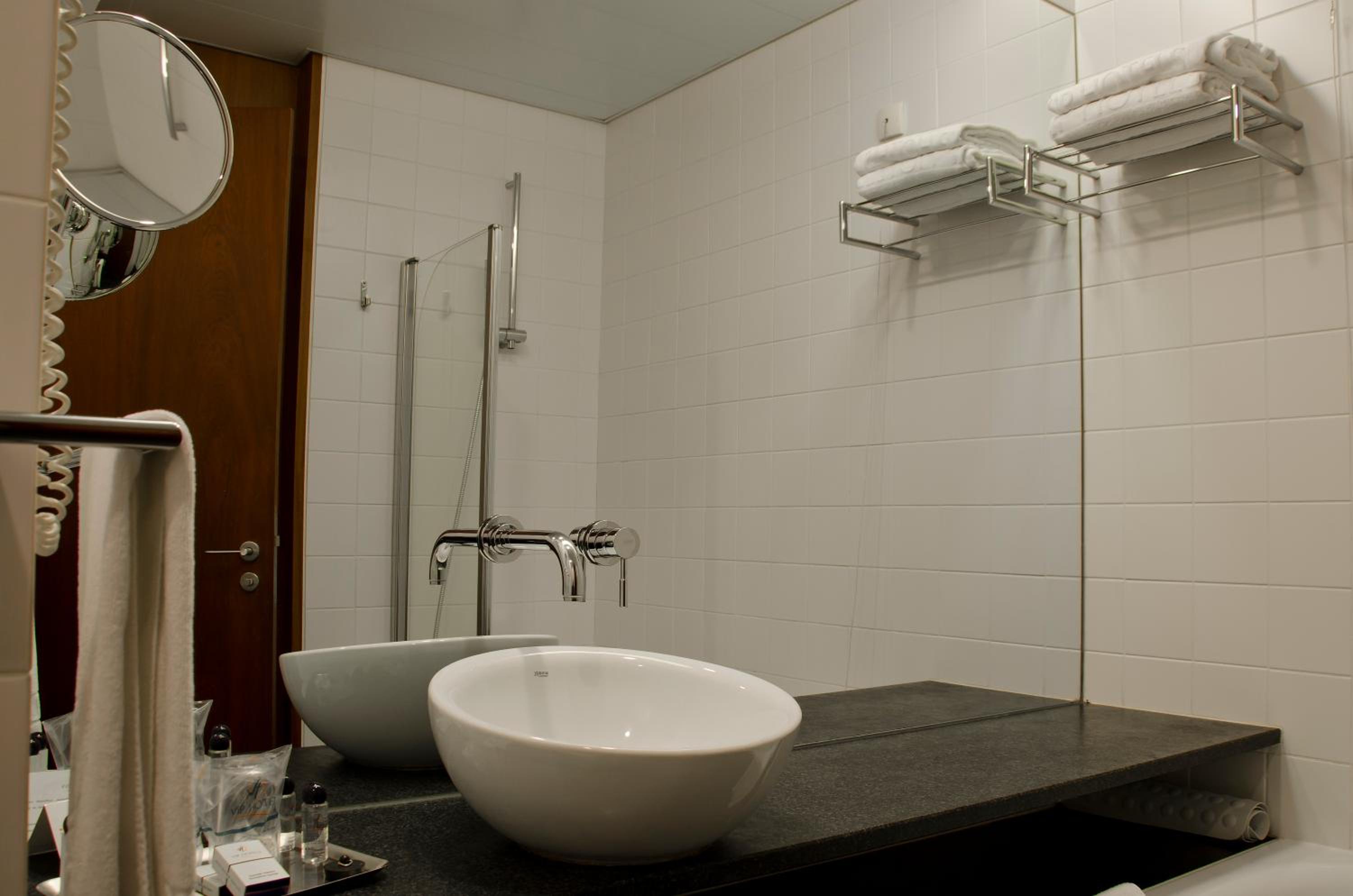 Double or Twin Room - Photo 8
