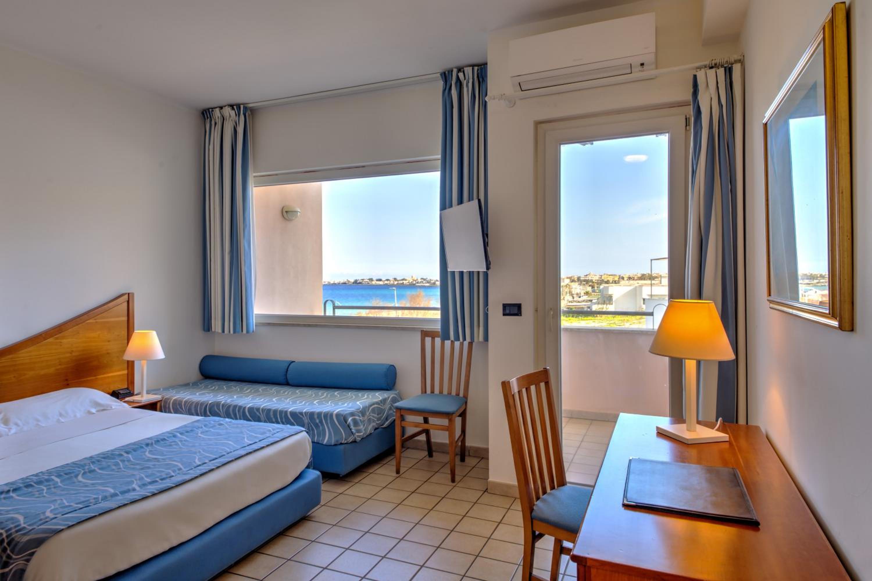 Double Room with Balcony photo 3