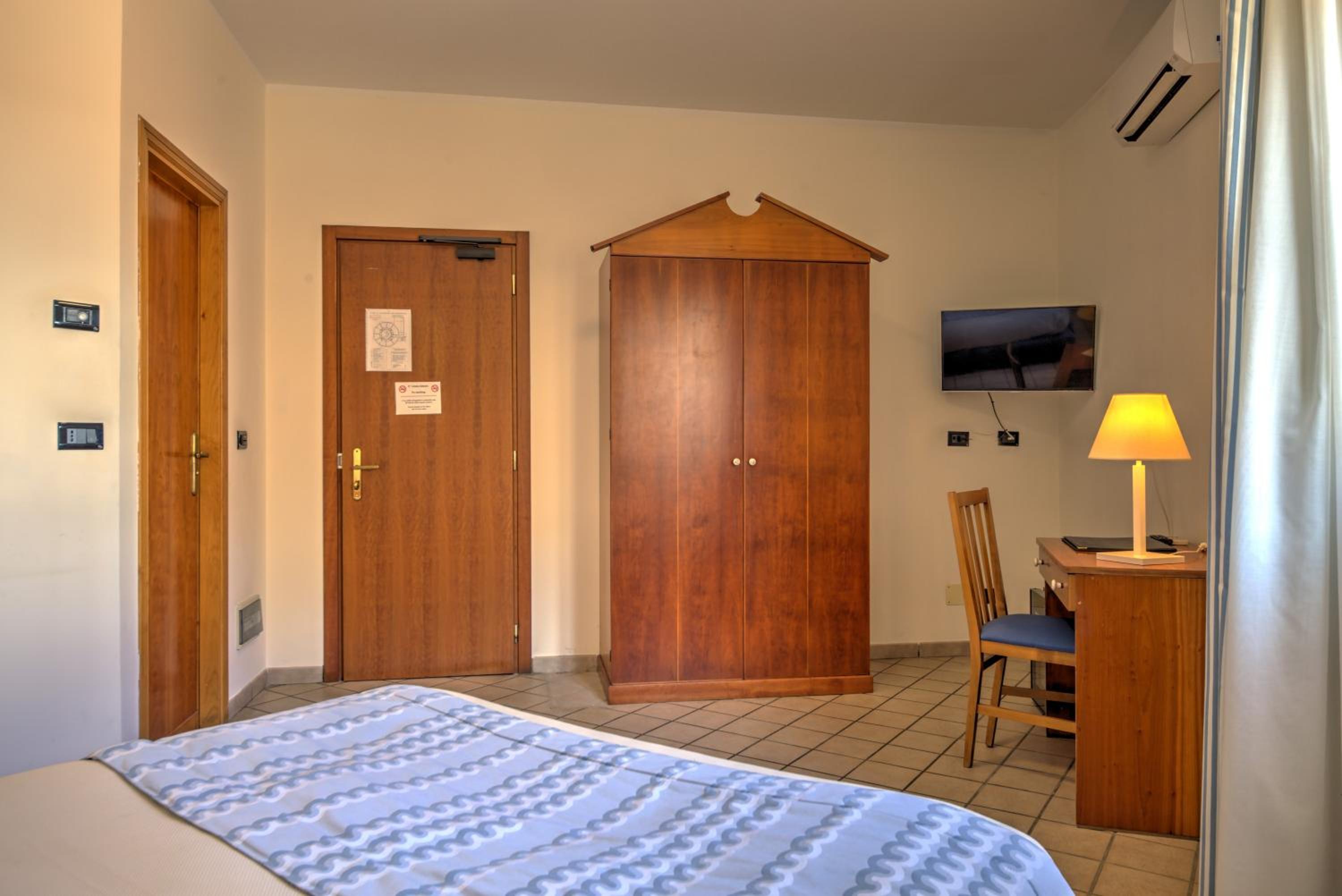 Standard Double Room - Photo 1